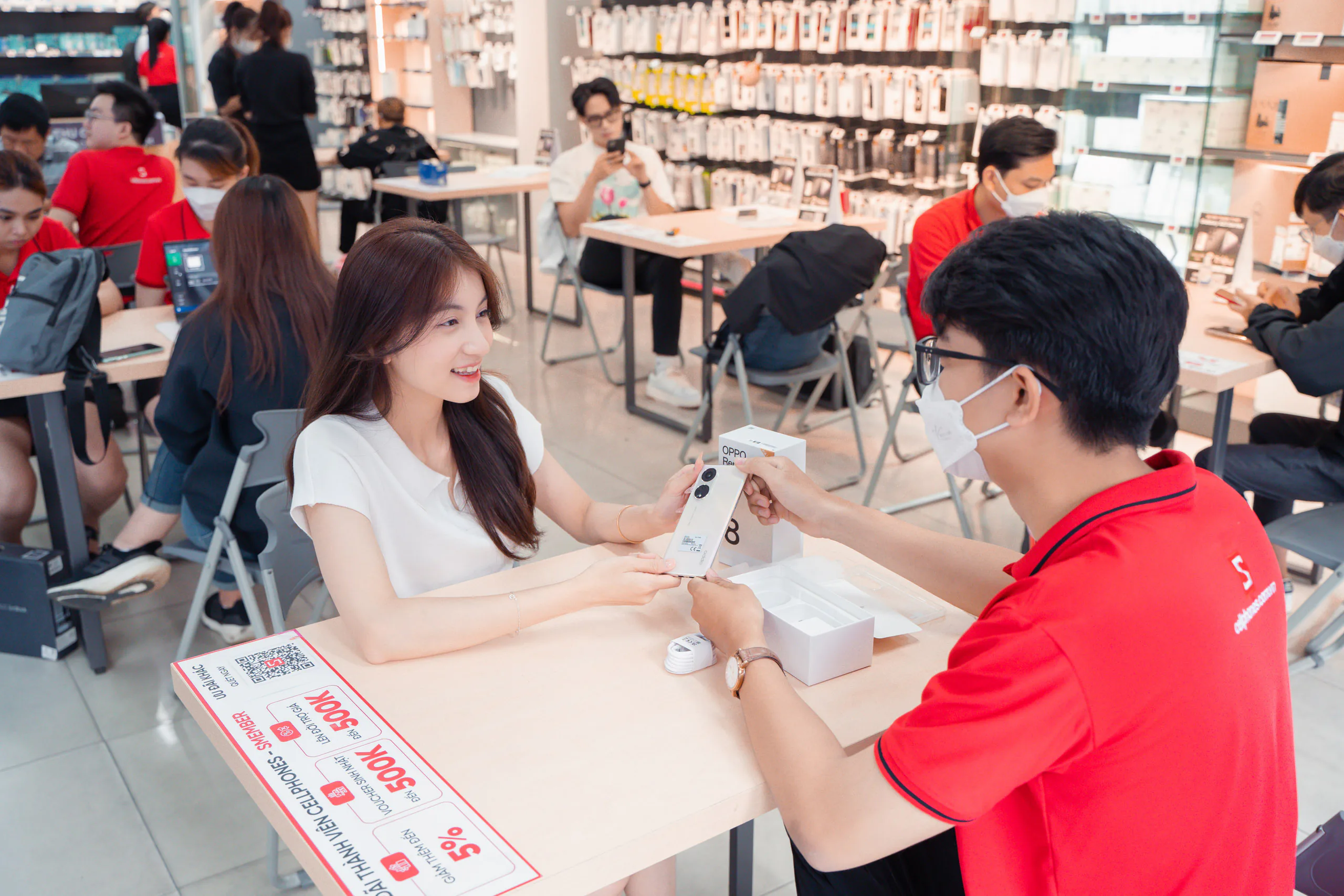 OPPO Reno 8T series mở bán tại CellphoneS, giá từ 8.49 triệu