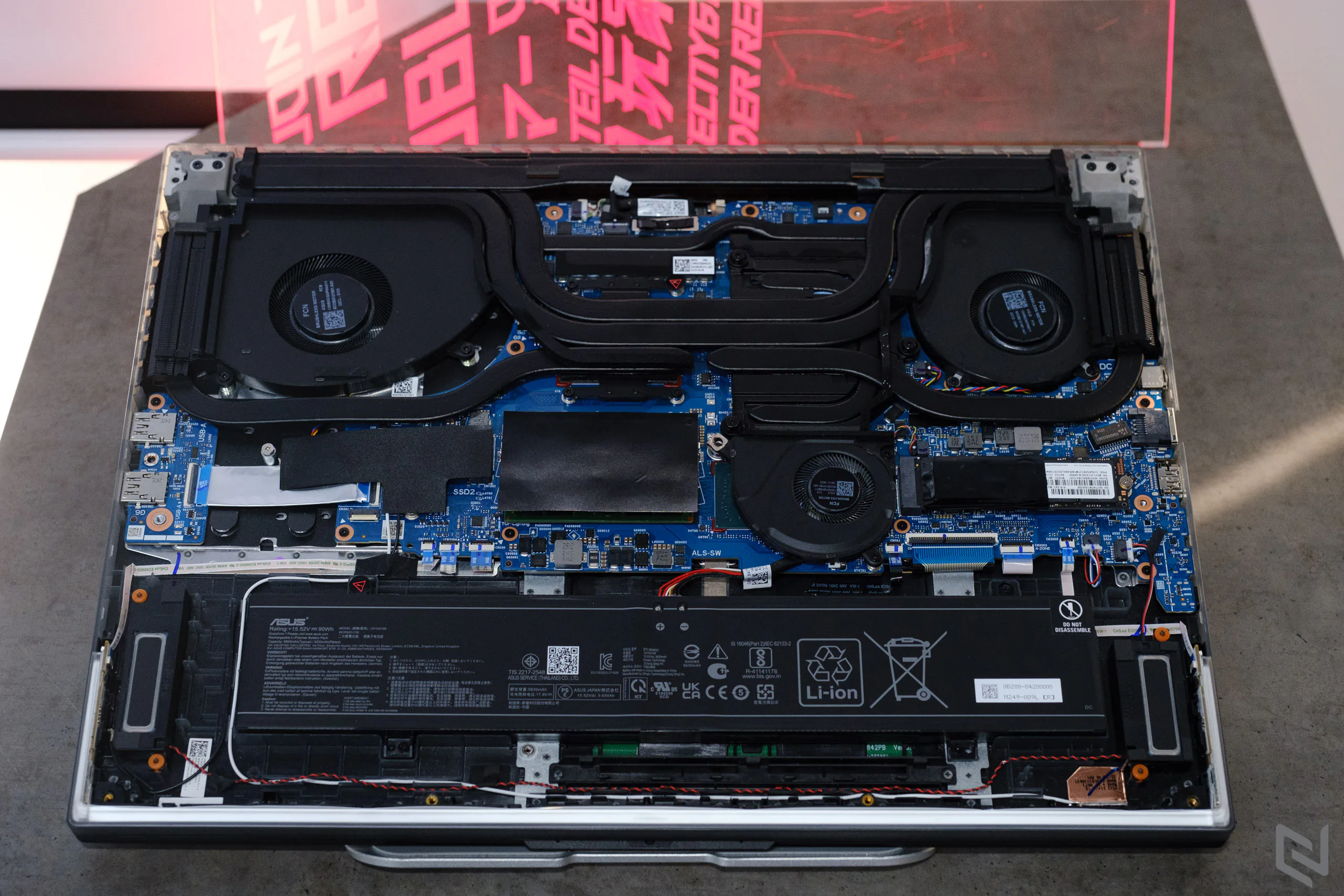 Trên tay laptop gaming ASUS ROG Strix SCAR 18: Trang bị Intel thế hệ 13 và card đồ họa RTX 4000 Series đầu tiên tại Việt Nam