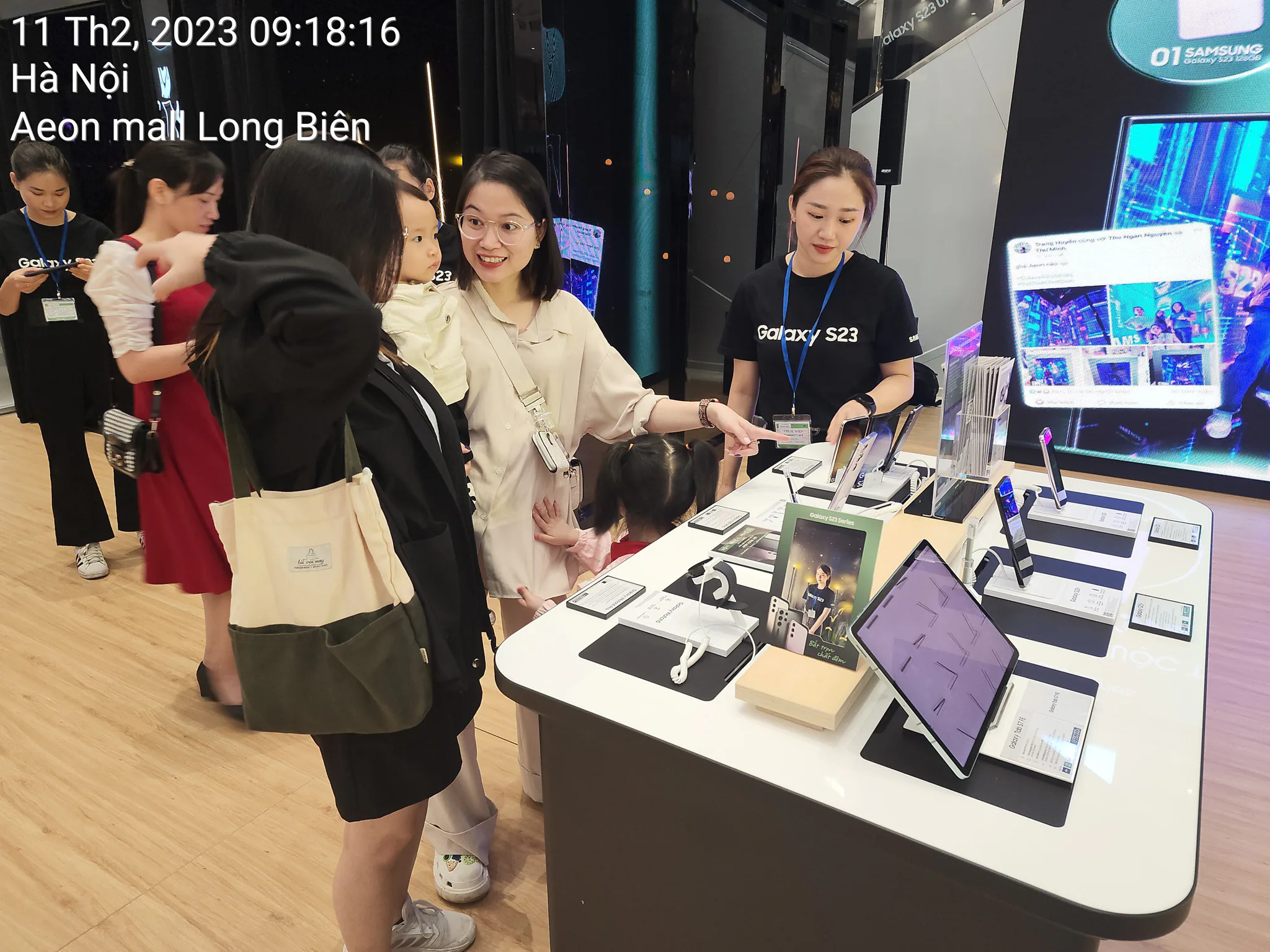 Hàng trăm Sam fans hào hứng trải nghiệm smartphone cao cấp nhất của Samsung
