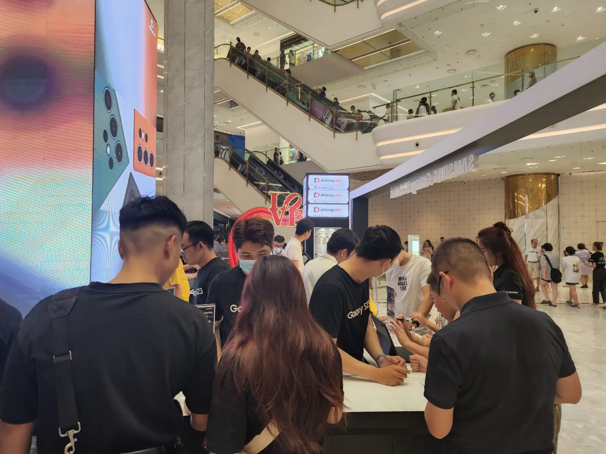 Hàng trăm Sam fans hào hứng trải nghiệm smartphone cao cấp nhất của Samsung