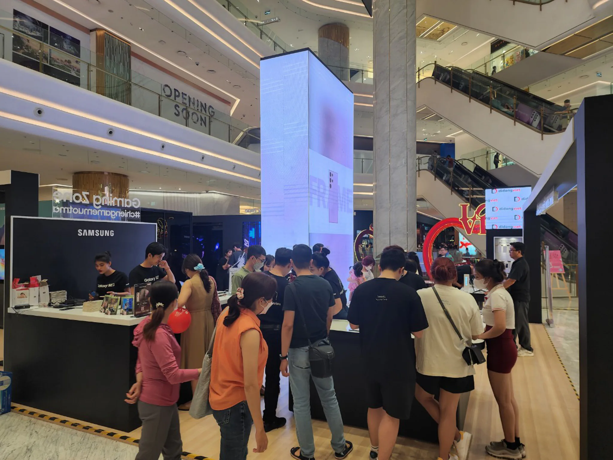 Hàng trăm Sam fans hào hứng trải nghiệm smartphone cao cấp nhất của Samsung