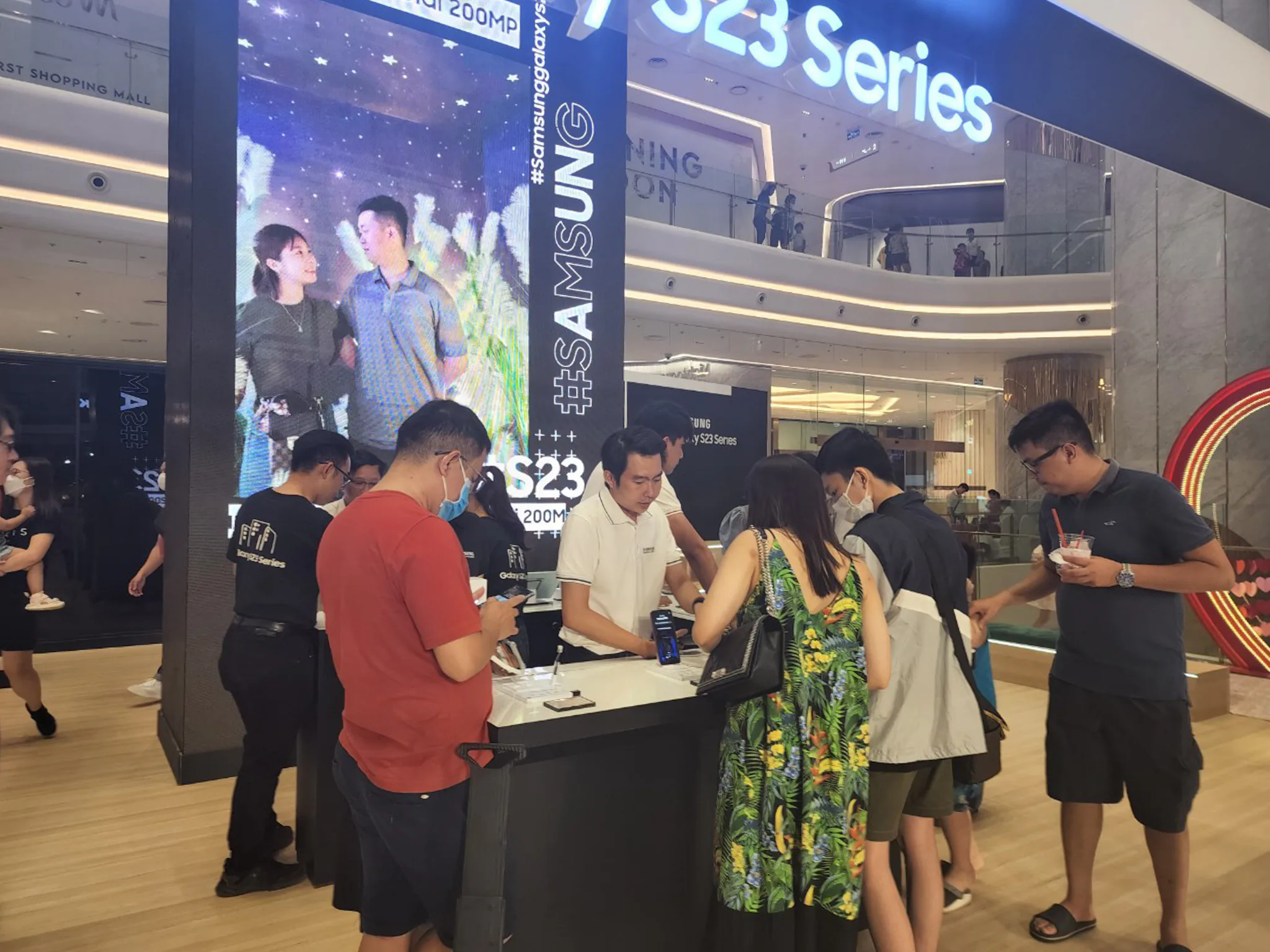 Hàng trăm Sam fans hào hứng trải nghiệm smartphone cao cấp nhất của Samsung