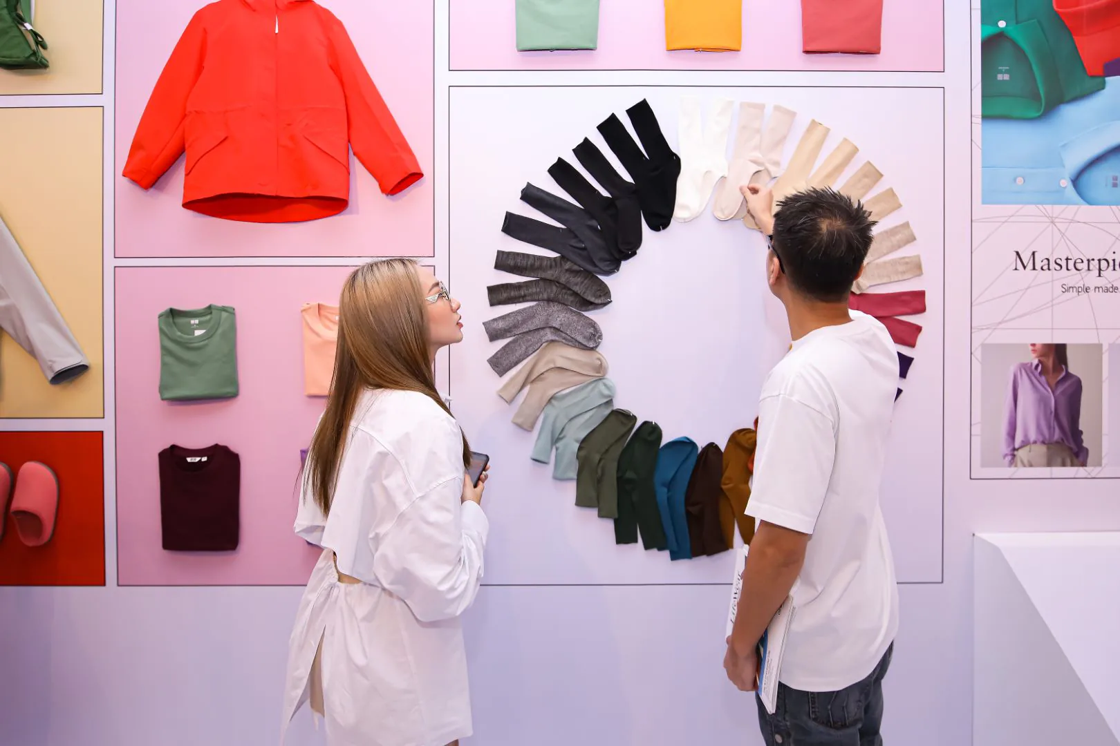 Ấn tượng không gian triển lãm giới thiệu Bộ Sưu Tập LifeWear Xuân/Hè 2023 với chủ đề “The Art of Everyday Life” từ UNIQLO