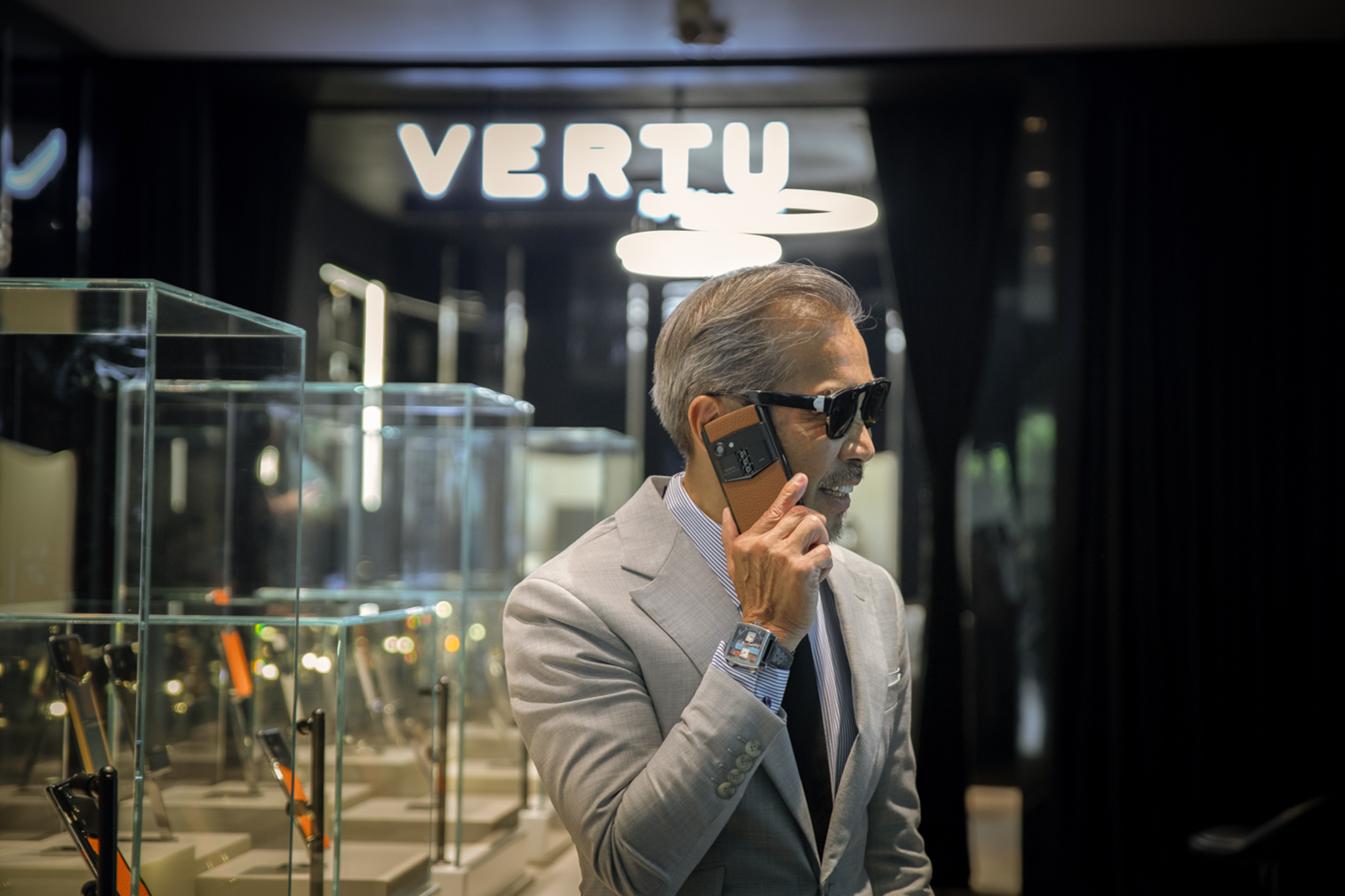 Vì sao giới nhà giàu thích sử dụng điện thoại Vertu?