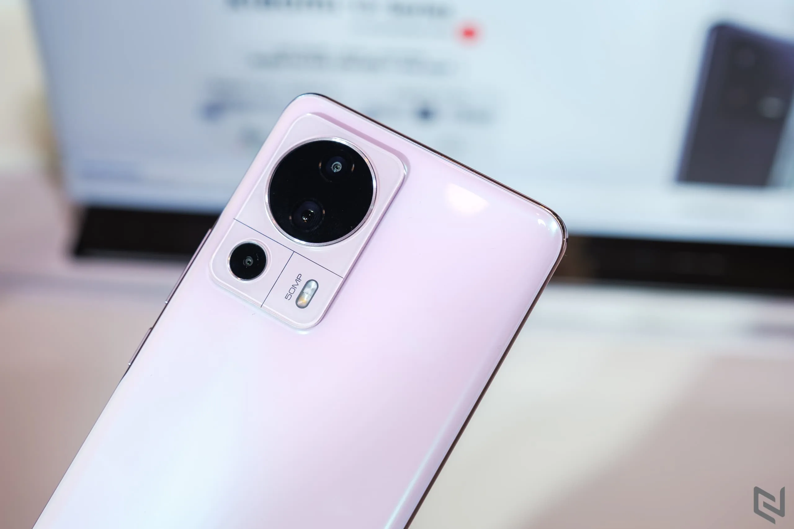 Trên tay Xiaomi 13 series vừa ra mắt thị trường Việt Nam, giá từ 10,690,000 VND