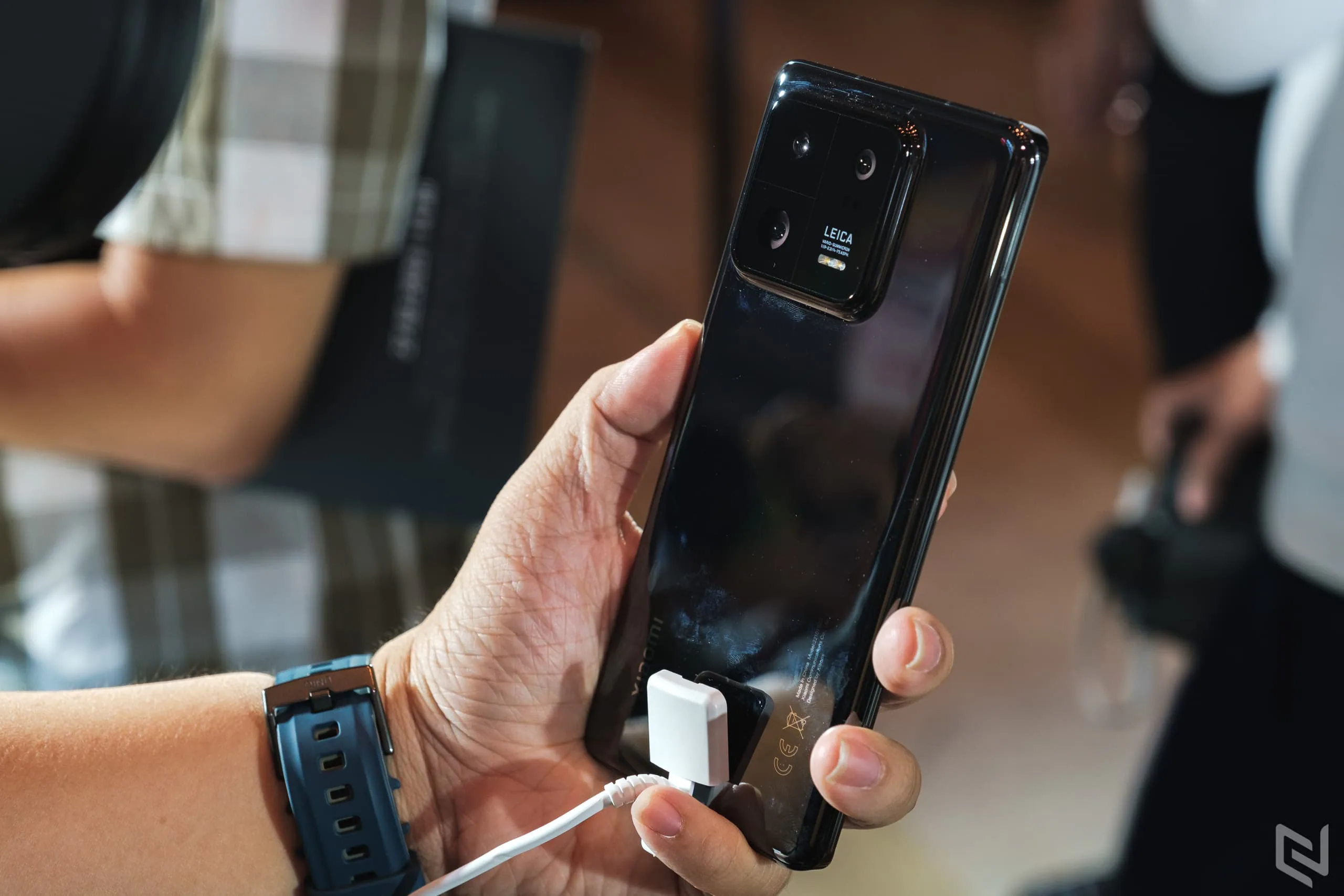 Trên tay Xiaomi 13 series vừa ra mắt thị trường Việt Nam, giá từ 10,690,000 VND