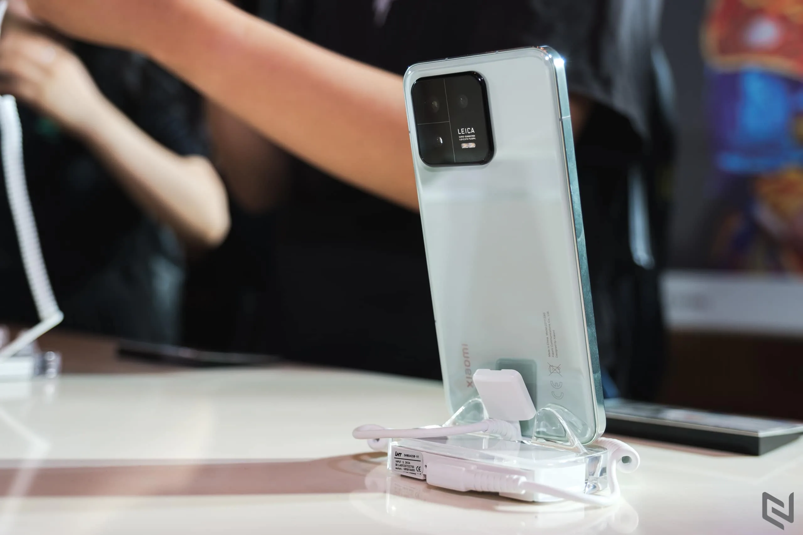 Trên tay Xiaomi 13 series vừa ra mắt thị trường Việt Nam, giá từ 10,690,000 VND