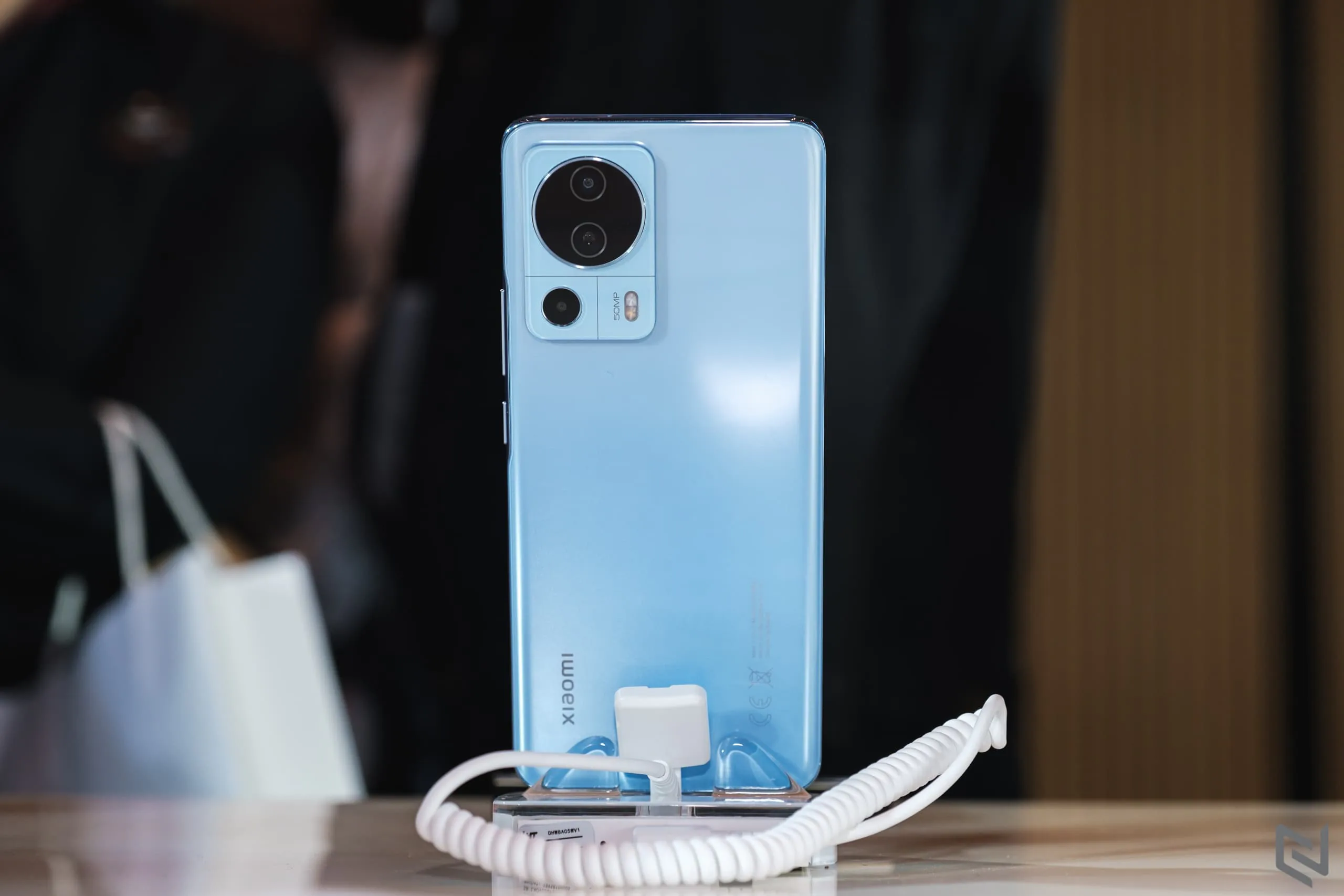 Trên tay Xiaomi 13 series vừa ra mắt thị trường Việt Nam, giá từ 10,690,000 VND