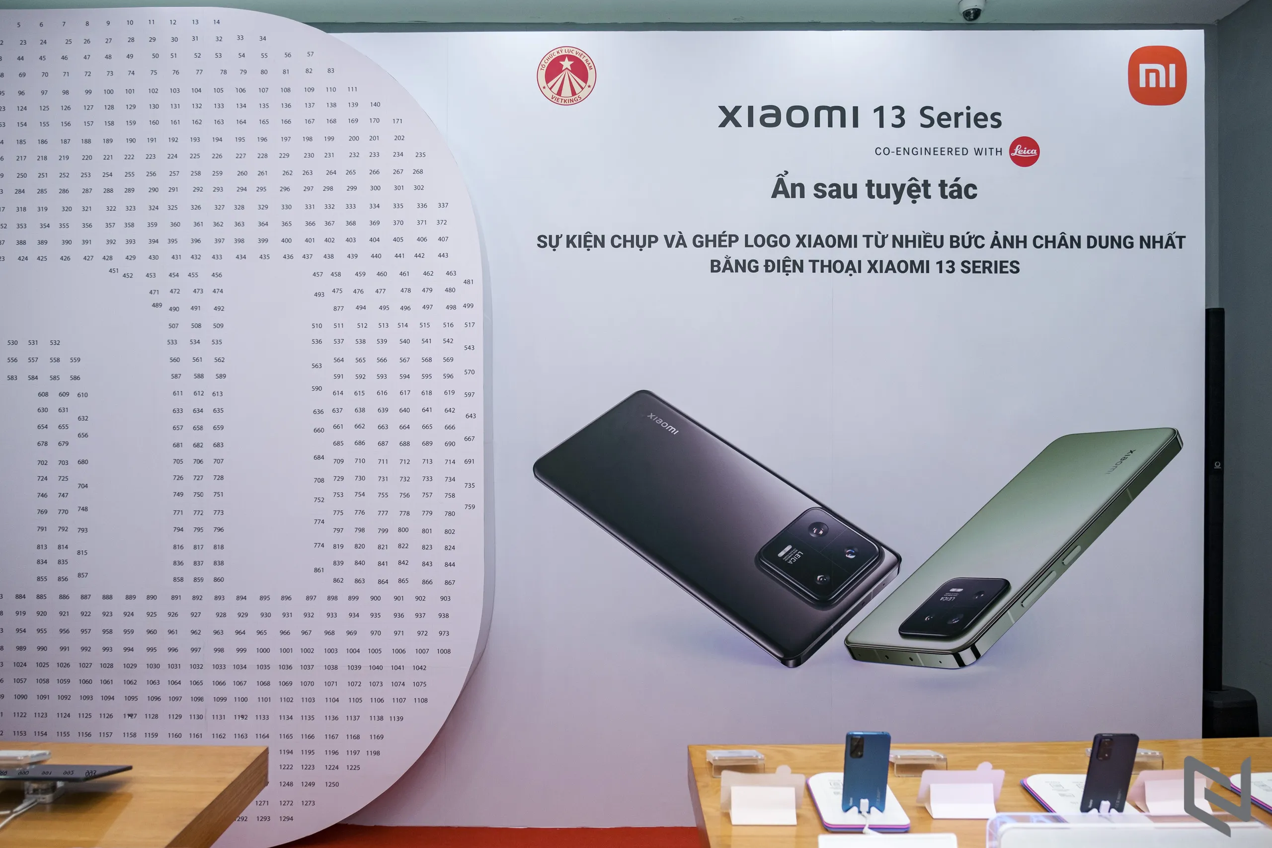 Xiaomi tổ chức sự kiện tạo kỷ lục ghép logo từ 1300 tấm hình chụp từ Xiaomi 13 series