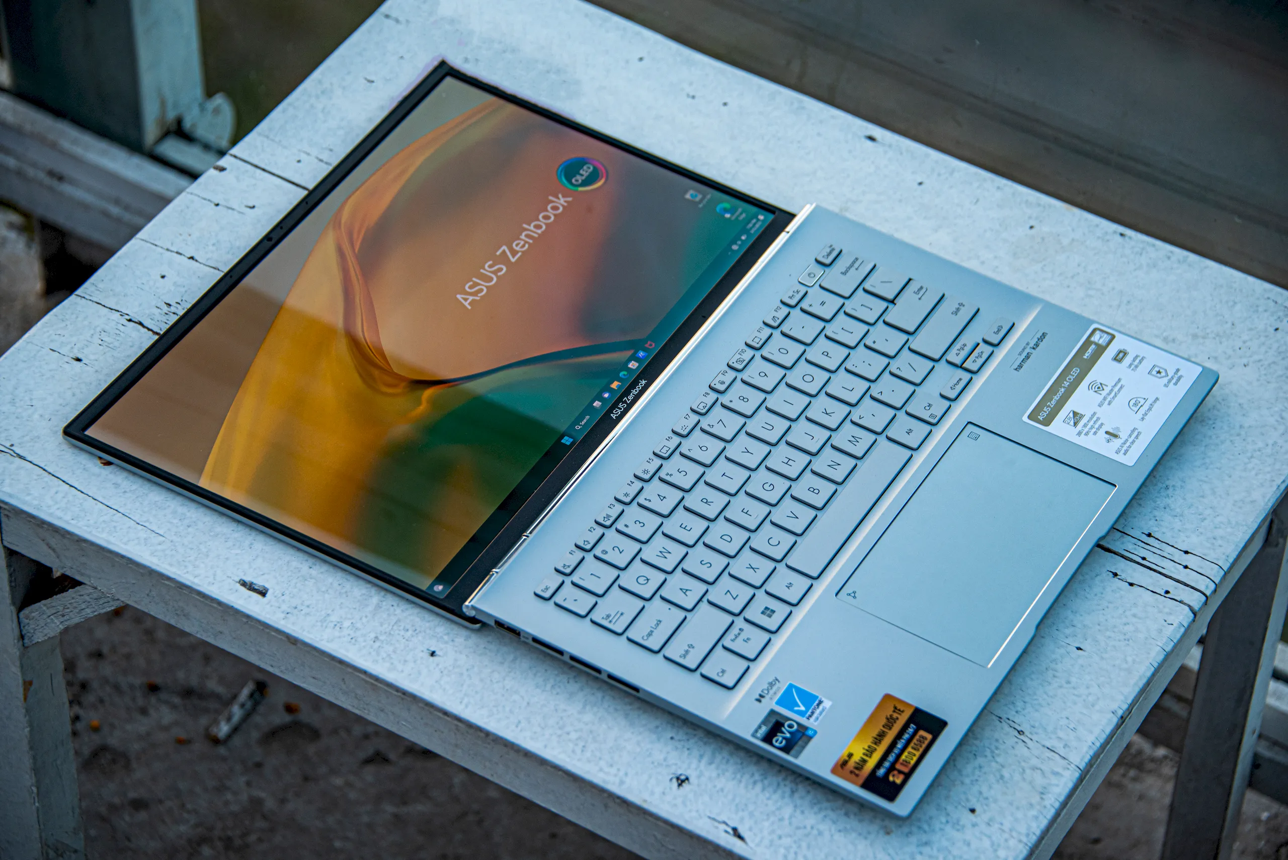 Trên tay laptop ASUS Zenbook 14 OLED (UX3402V) gọn nhẹ và sang trọng dành cho doanh nhân