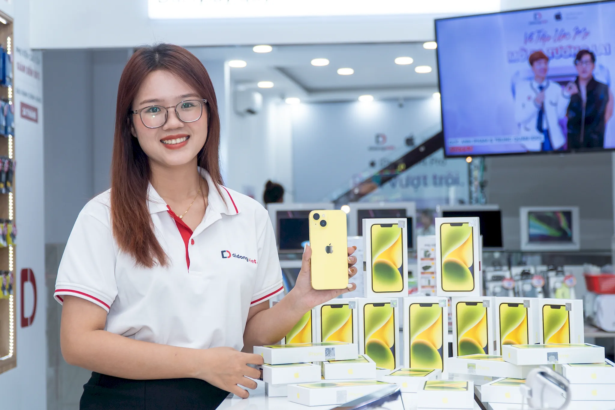 iPhone 14 màu vàng mới chính thức lên kệ tại Việt Nam, giá cuối chỉ từ 18.69 triệu đồng