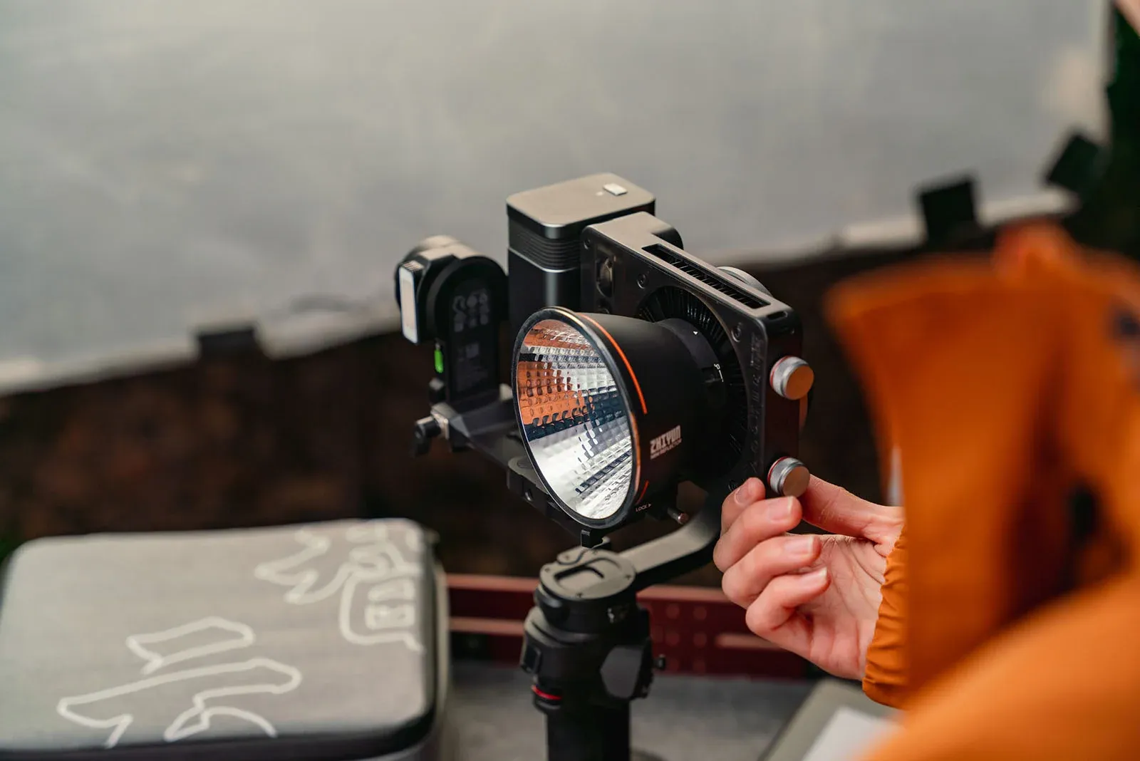 Zhiyun ra mắt đèn LED Molus G60 và X100 siêu nhỏ gọn dành cho những nhà sáng tạo nội dung