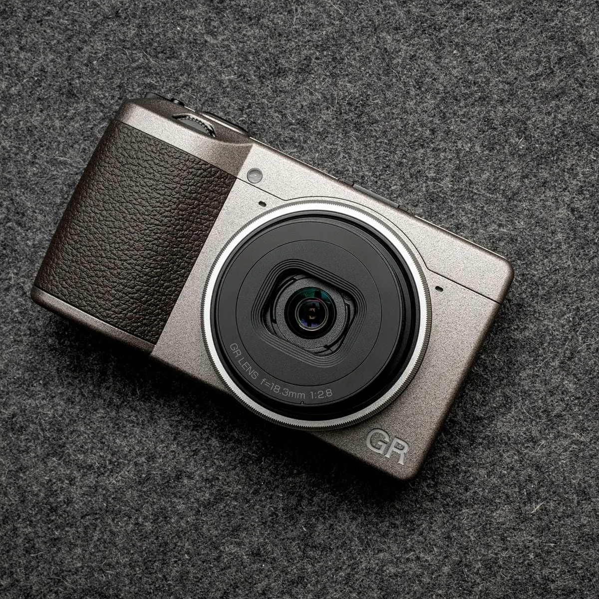 Ricoh mở bán rộng rãi phiên bản đặc biệt máy ảnh GR III Diary Edition