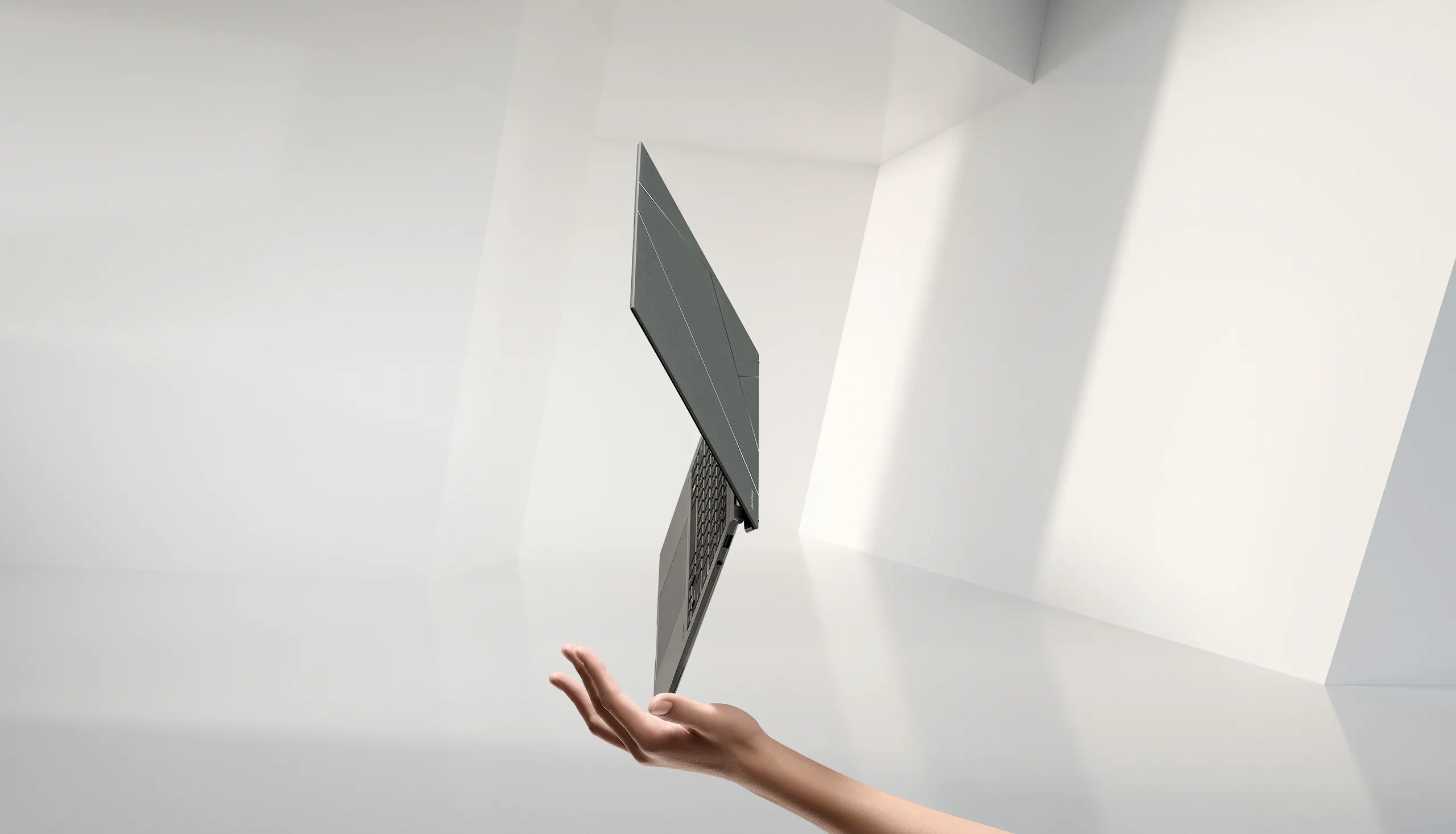 ASUS giới thiệu Zenbook S 13 OLED kích thước 13.3" mỏng nhất thế giới