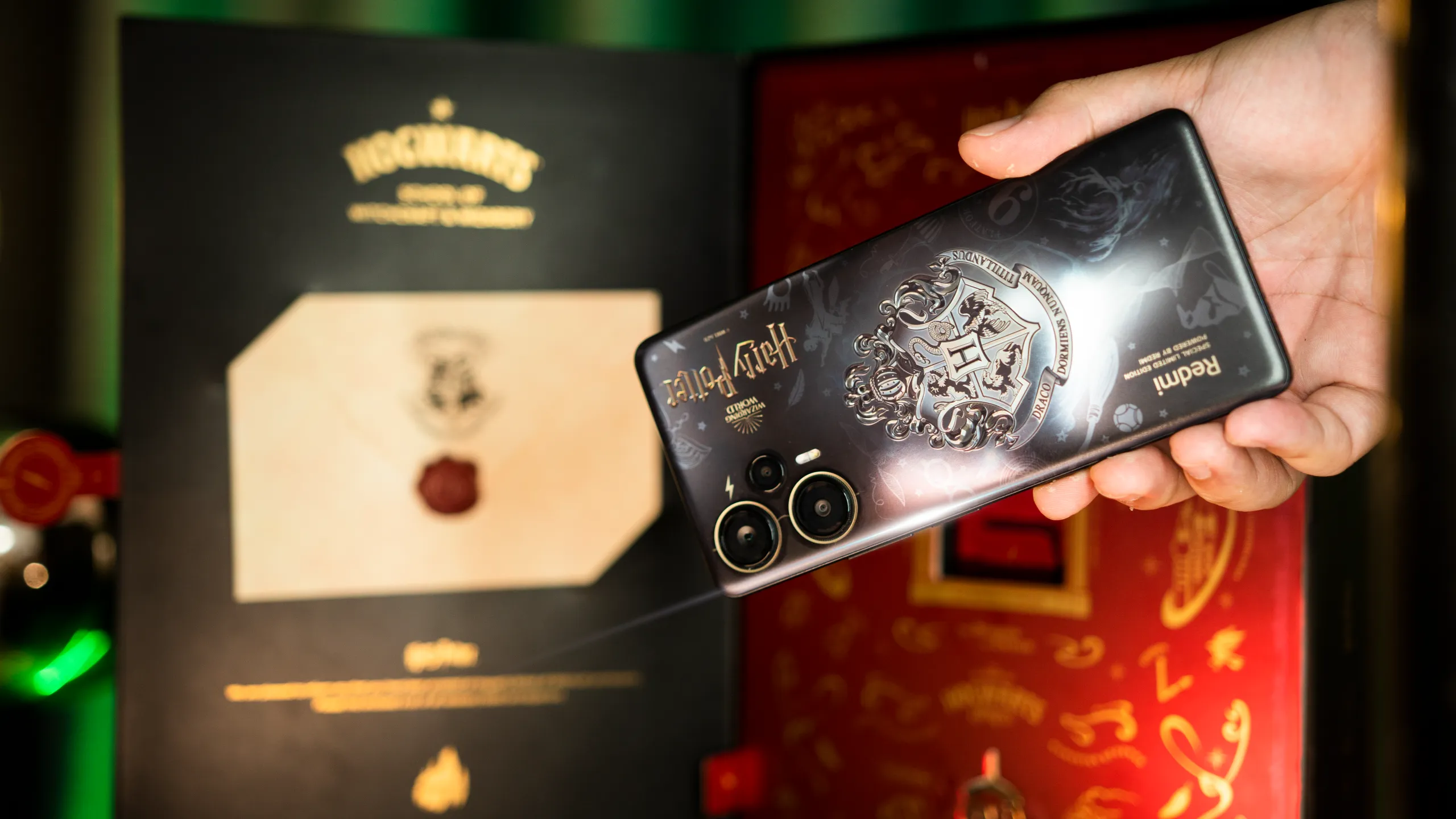Trên tay Redmi Note 12 Turbo phiên bản Harry Potter, món quà dành cho tín đồ phép thuật