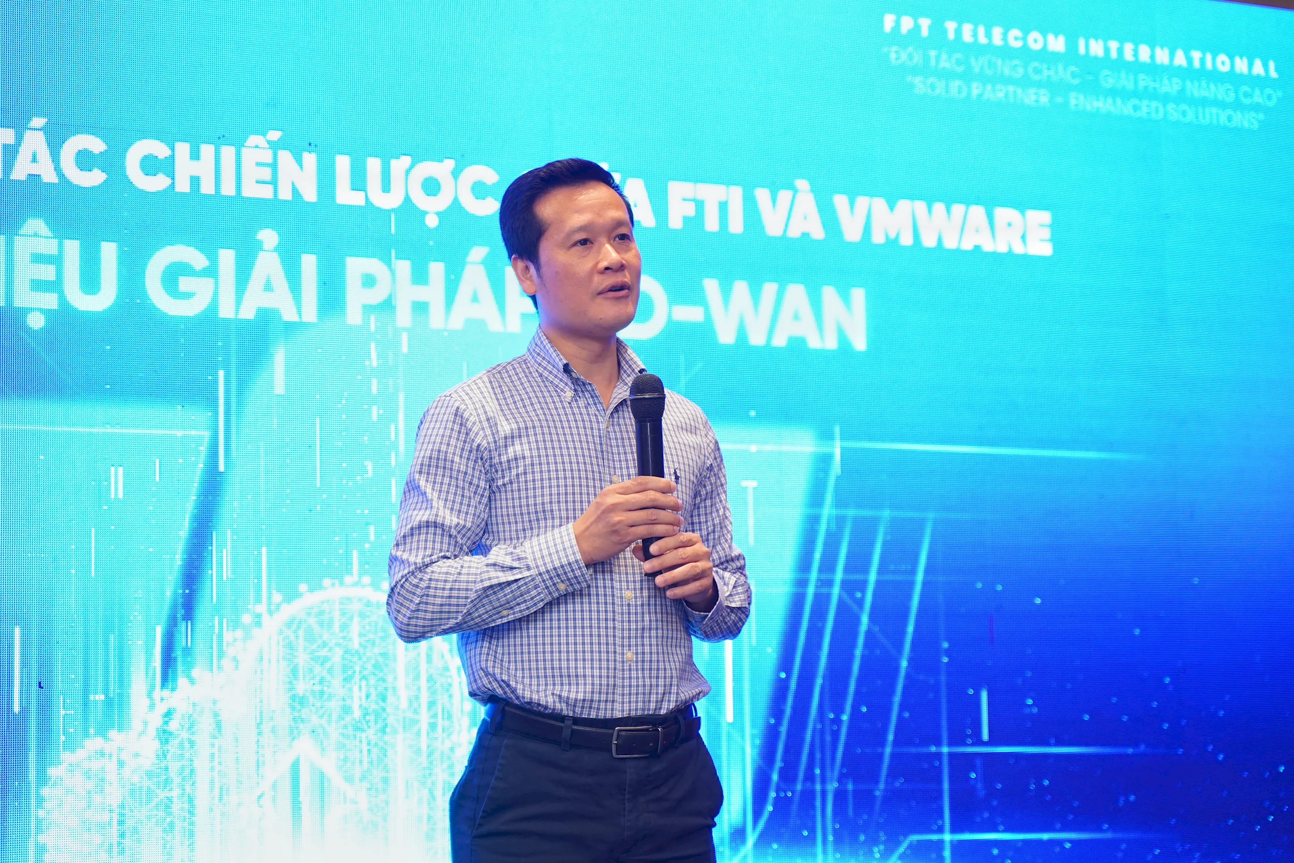 FPT International Telecom hợp tác chiến lược cùng VMware ra mắt giải pháp SD-WAN hỗ trợ doanh nghiệp Việt Nam kết nối và bảo mật mạng