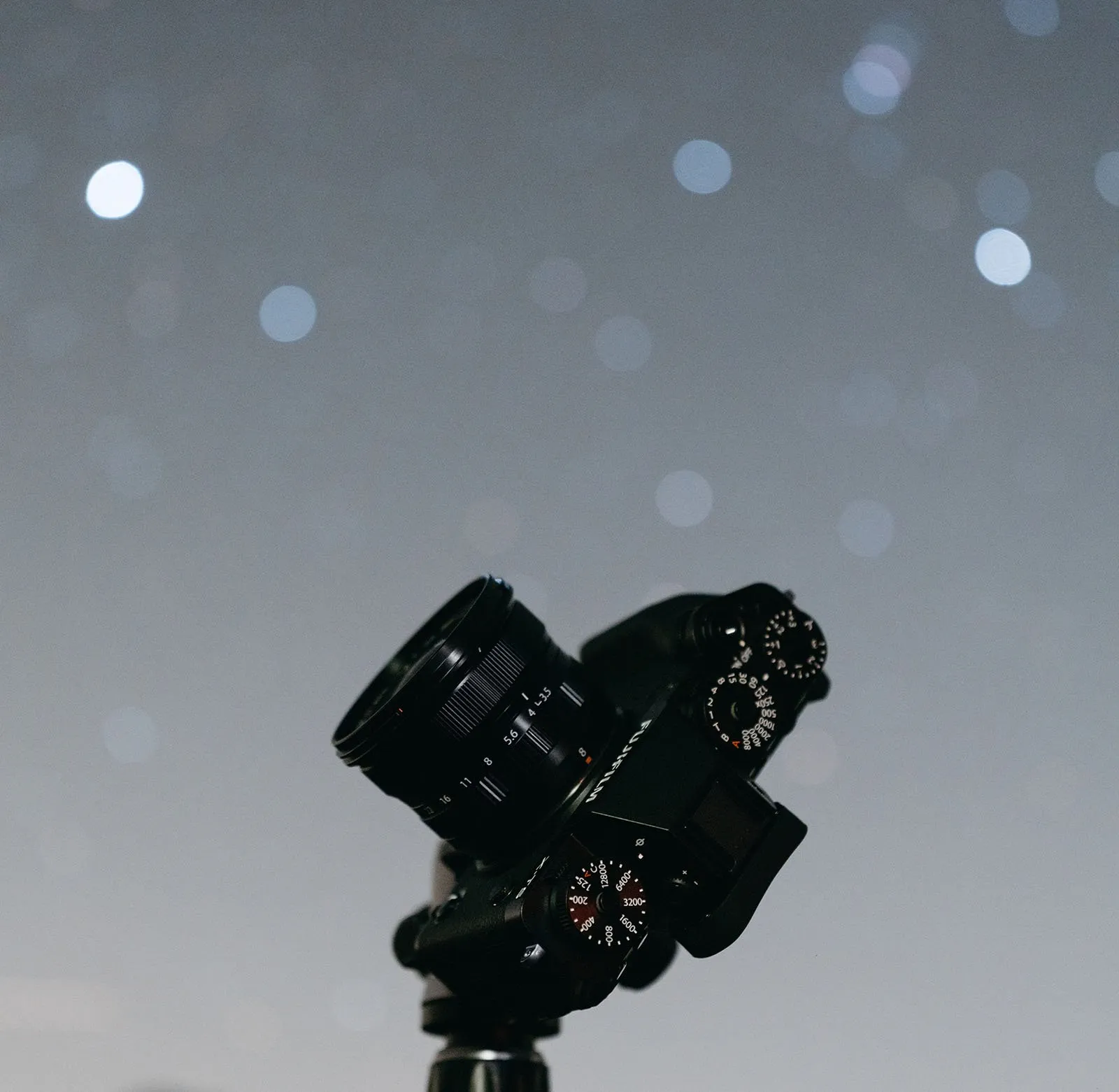Fujifilm ra mắt máy ảnh Fujifilm X-S20 với ống kính XF 8mm F3.5 R WR