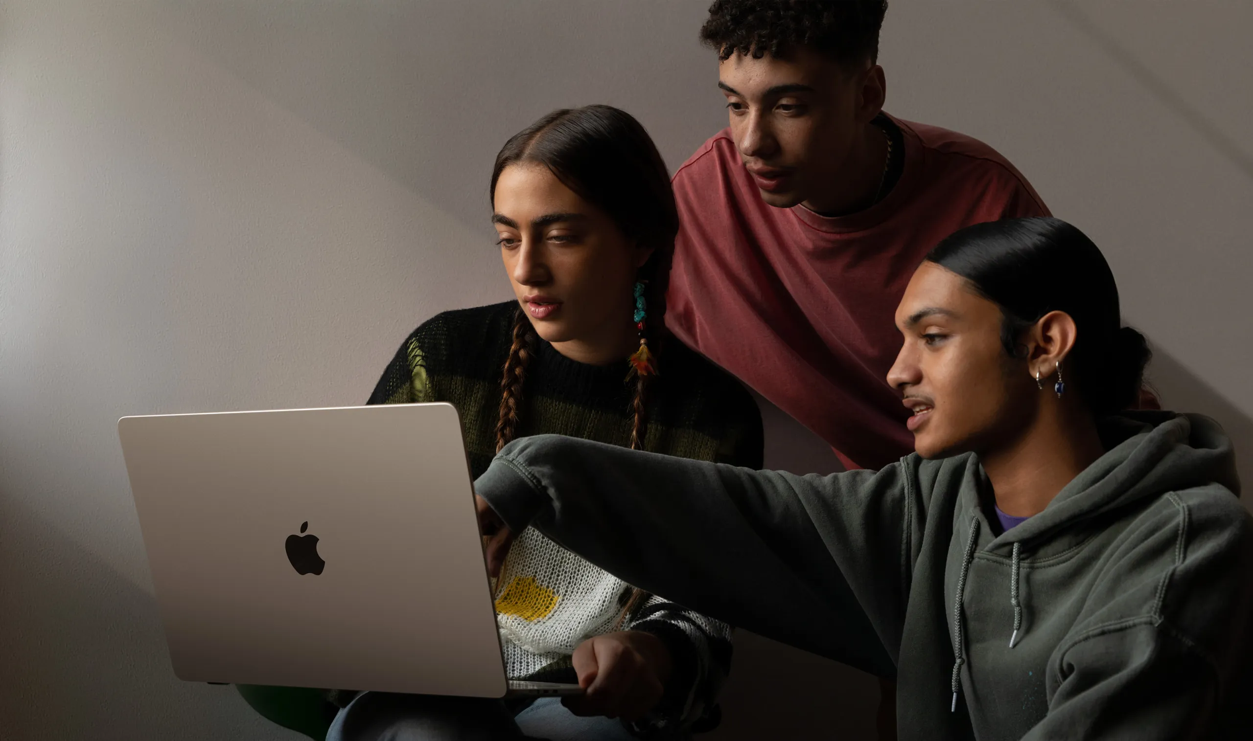 Apple ra mắt MacBook Air 15-inch mới: Trang bị M2 mạnh mẽ, thời lượng pin đến 18 tiếng và màn hình Liquid Retina