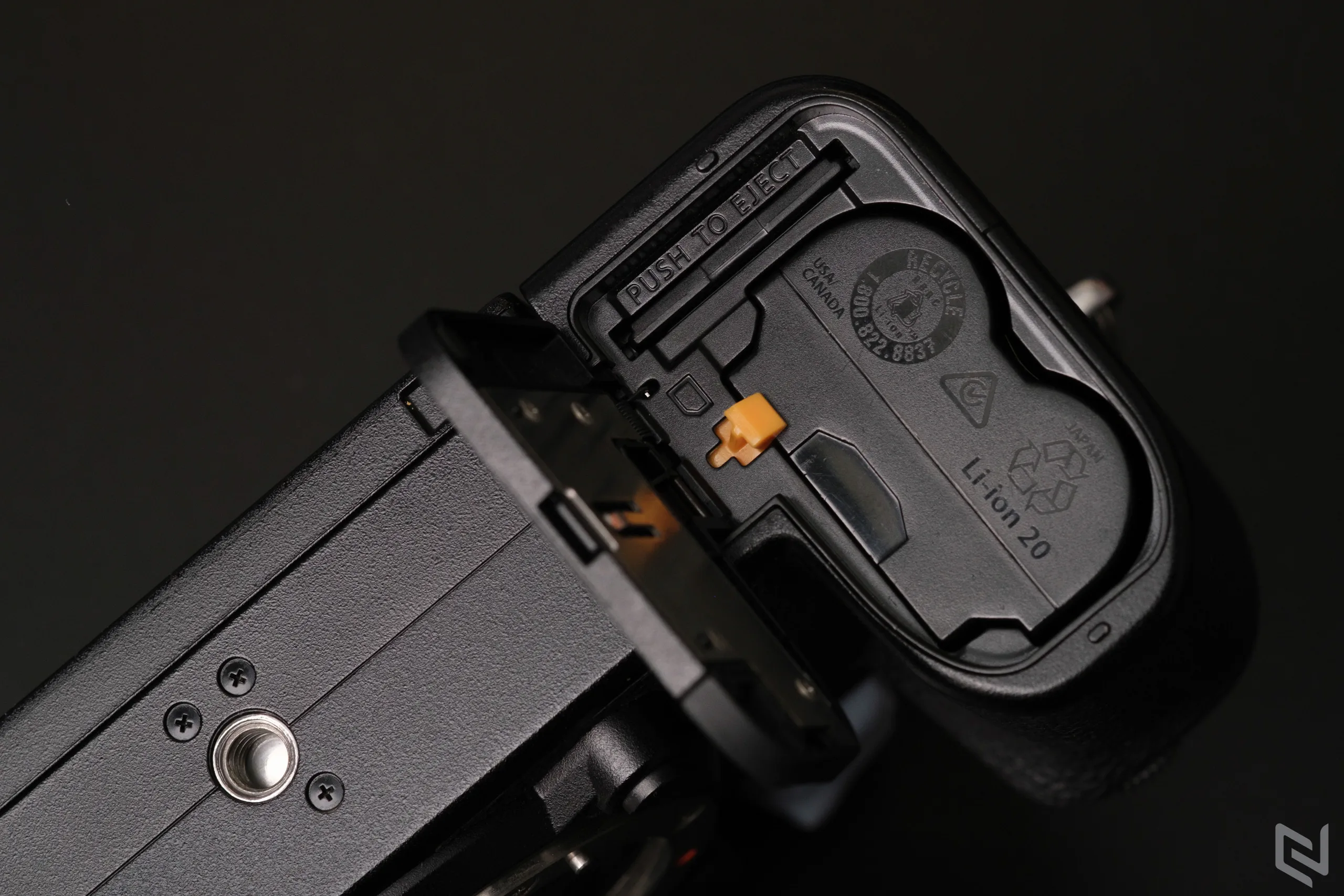 Đánh giá máy ảnh Fujifilm X-S20: Nâng cấp vi xử lý, chống rung và pin tốt hơn