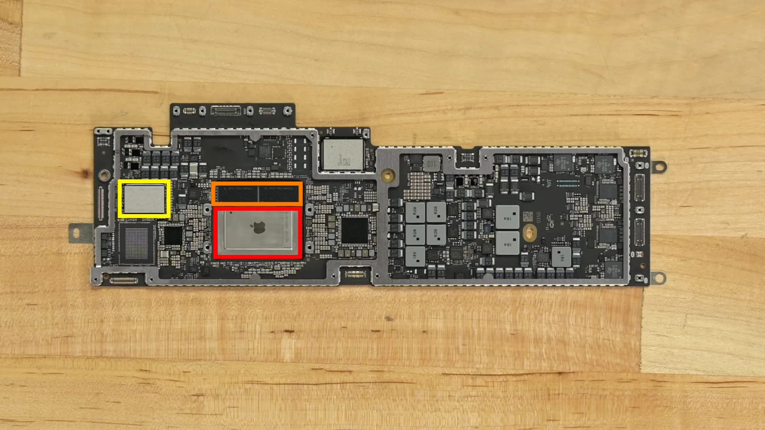 Tháo tung MacBook Air 15-inch M2 cùng iFixit: Nội thất quen thuộc với hệ thống loa mới