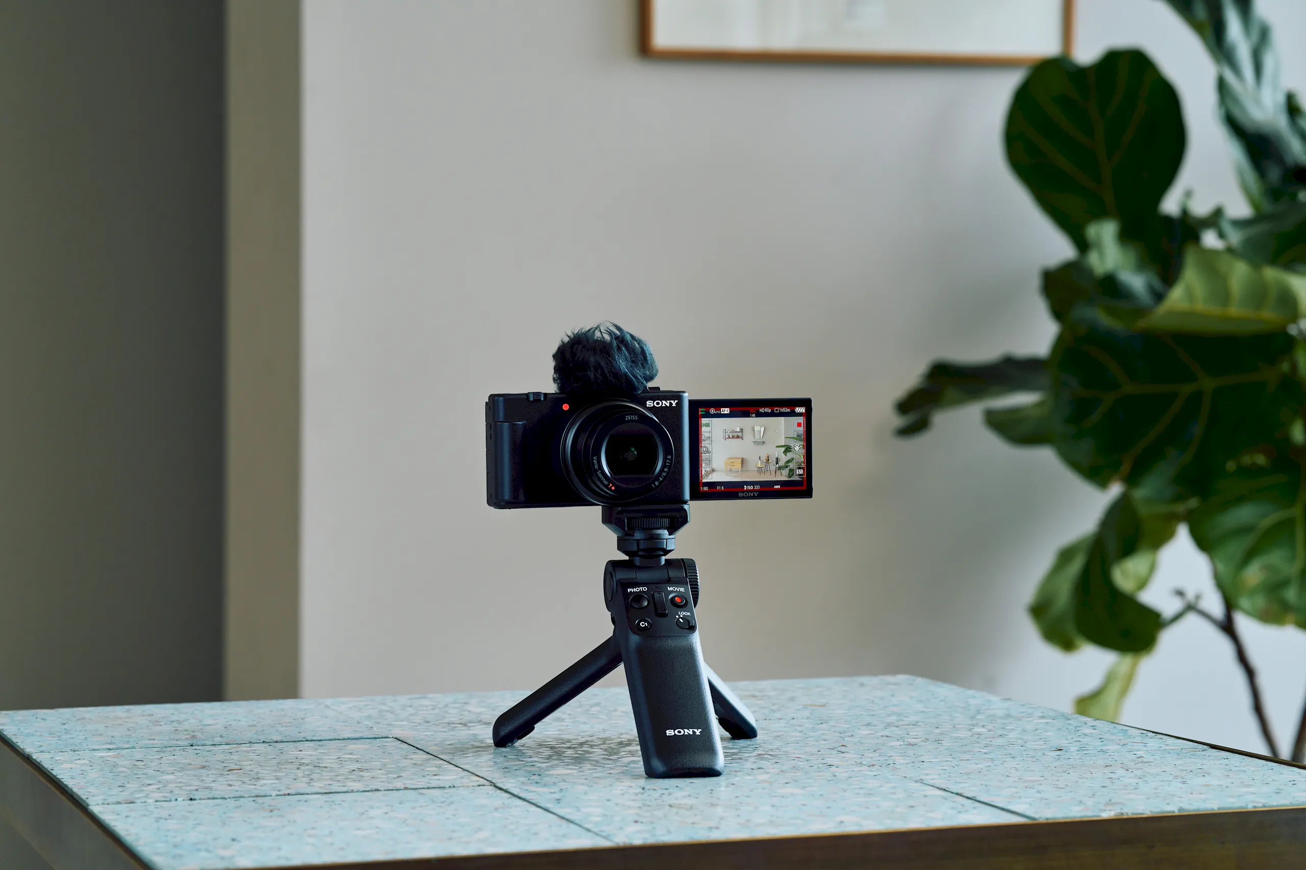 Sony ra mắt máy ảnh vlog Sony ZV-1 II với tiêu cự 18-50mm F1.8-4 mới, giá 22,990,000 VND