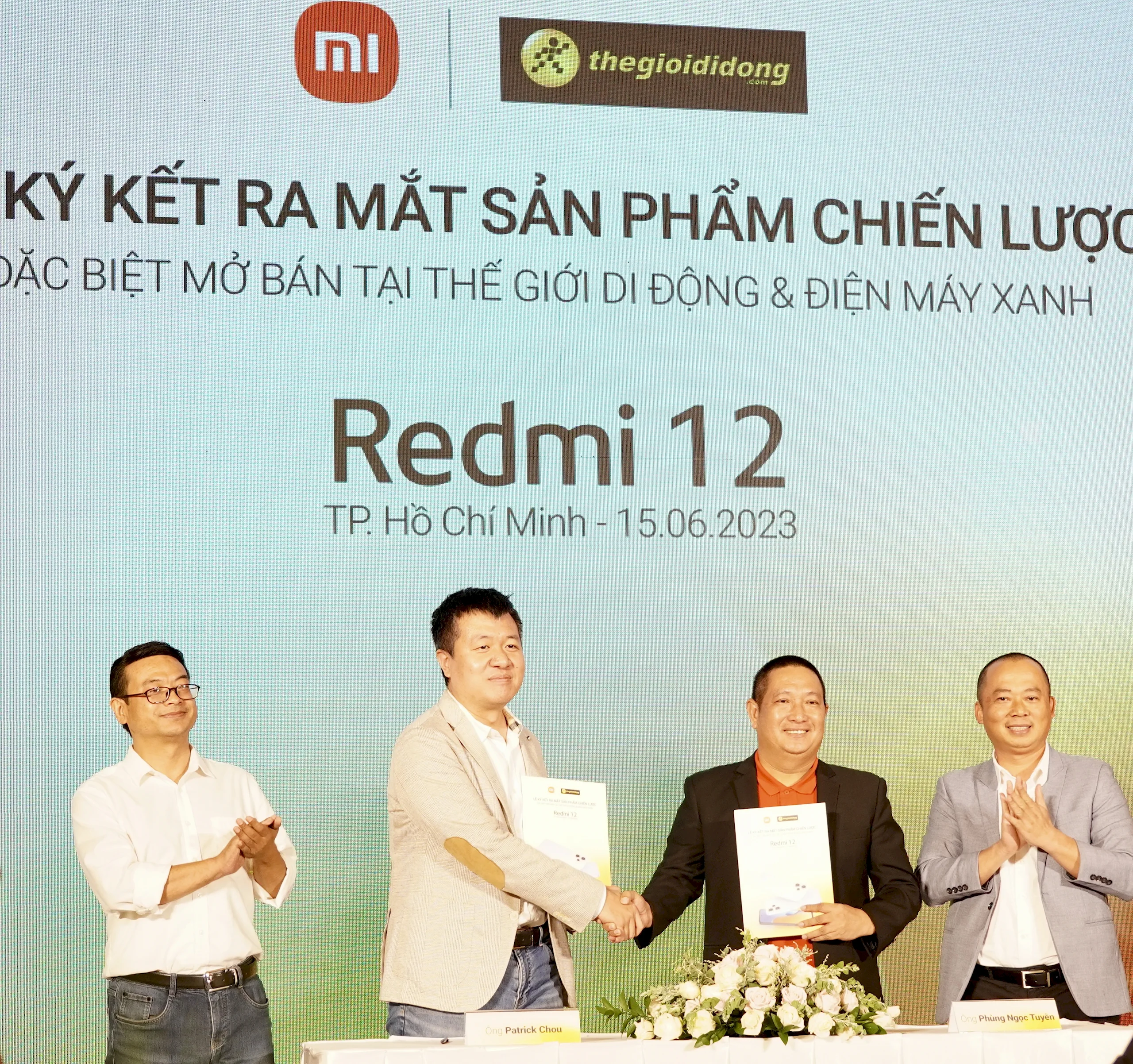Xiaomi ký kết hợp tác chiến lược với Thế Giới Di Động mở bán đặc biệt Redmi 12, hiệu năng mạnh mẽ song hành cùng thiết kế mặt lưng kính sang trọng