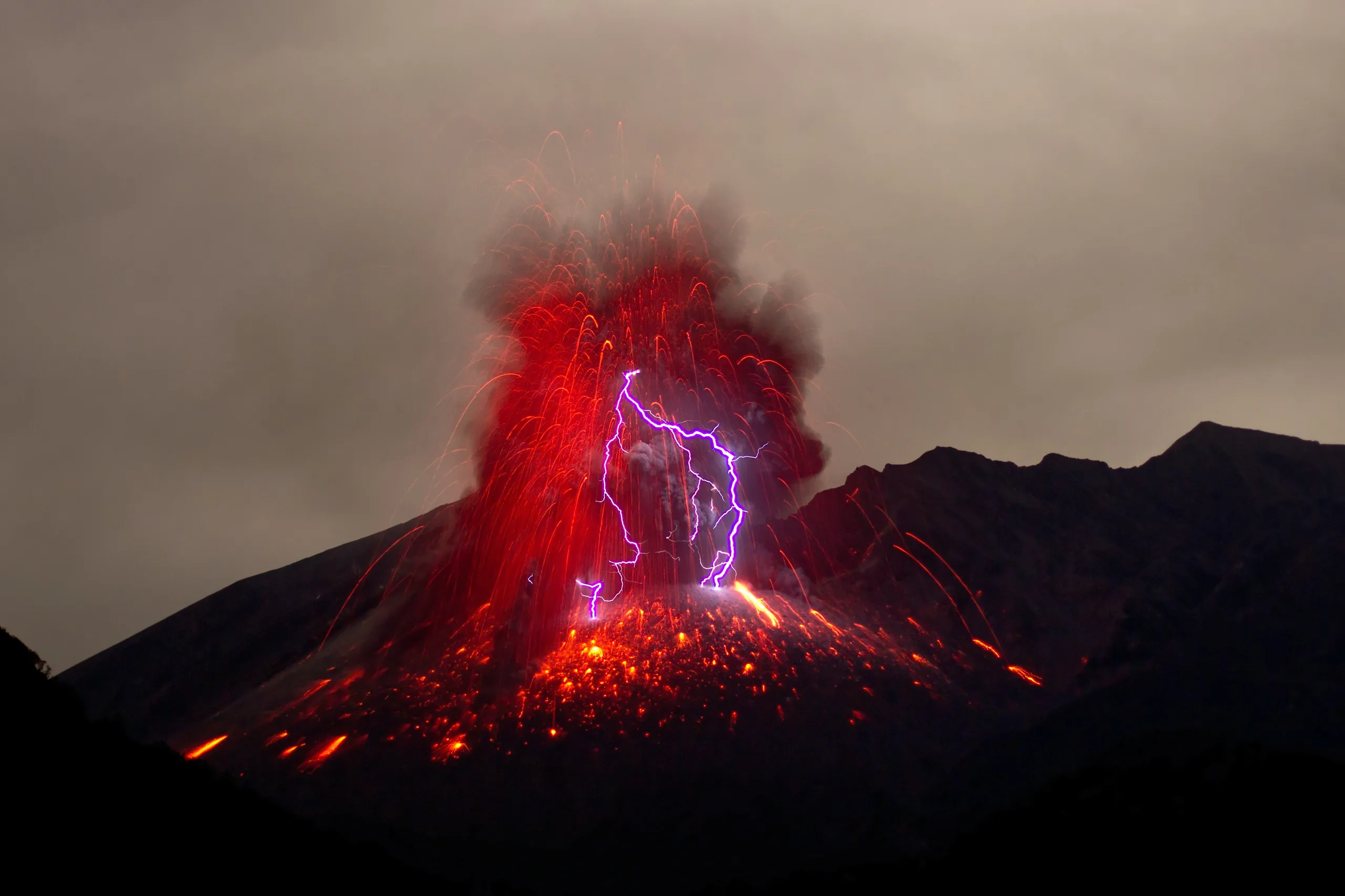 Hình nền đẹp chất lượng cao cho iPhone, iPad và Mac chủ đề núi lửa hùng vỹ