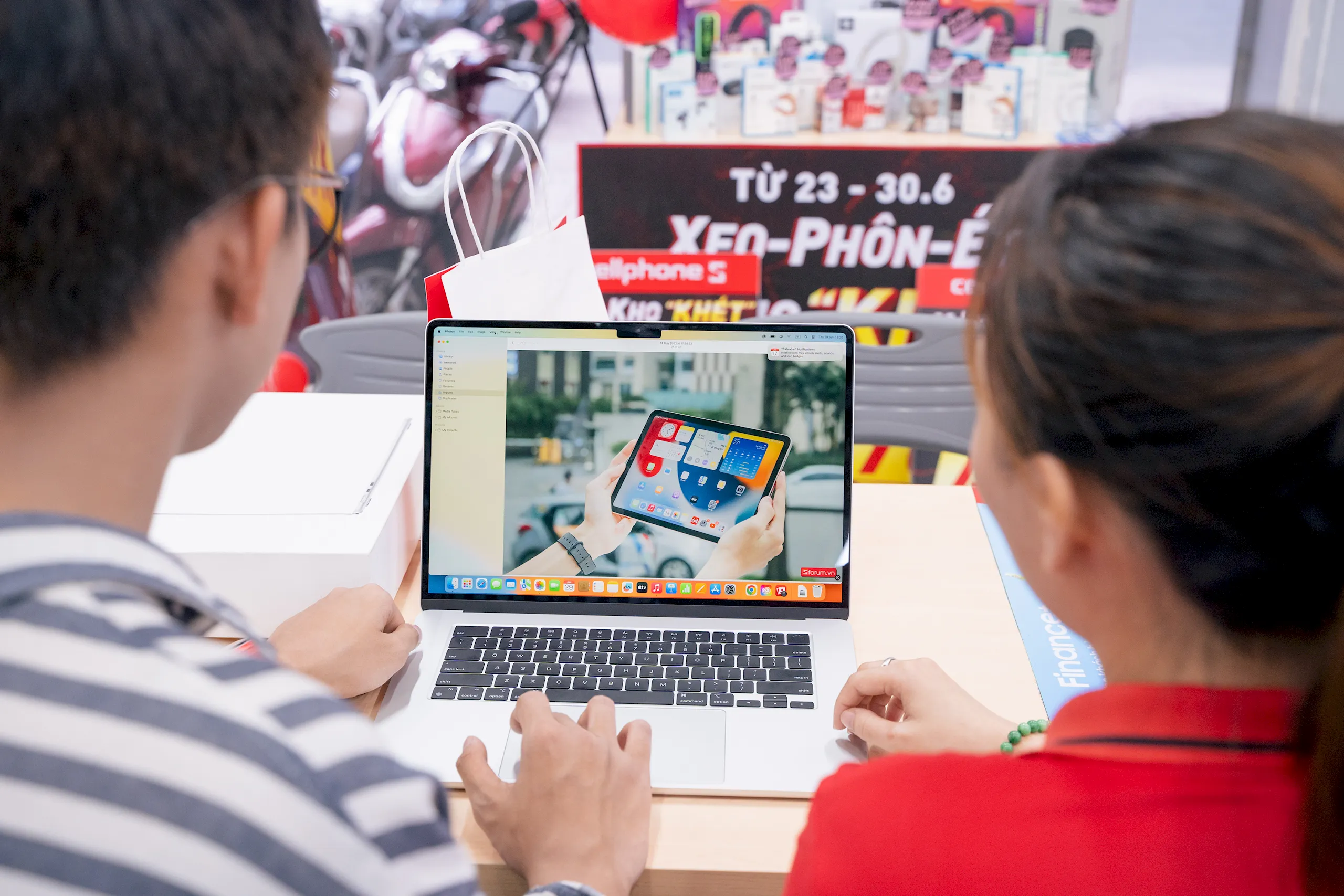 CellphoneS mở bán Macbook Air M2 15 inch chính hãng, giá ưu đãi từ 29.99 triệu