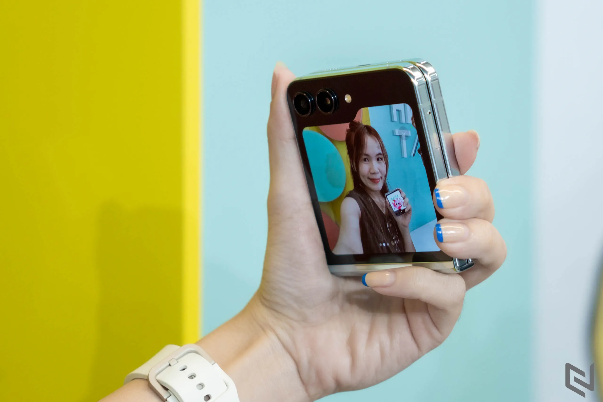 Trên tay Galaxy Z Flip5 và Galaxy Z Fold5: Siêu phẩm điện thoại thông minh gập thế hệ mới