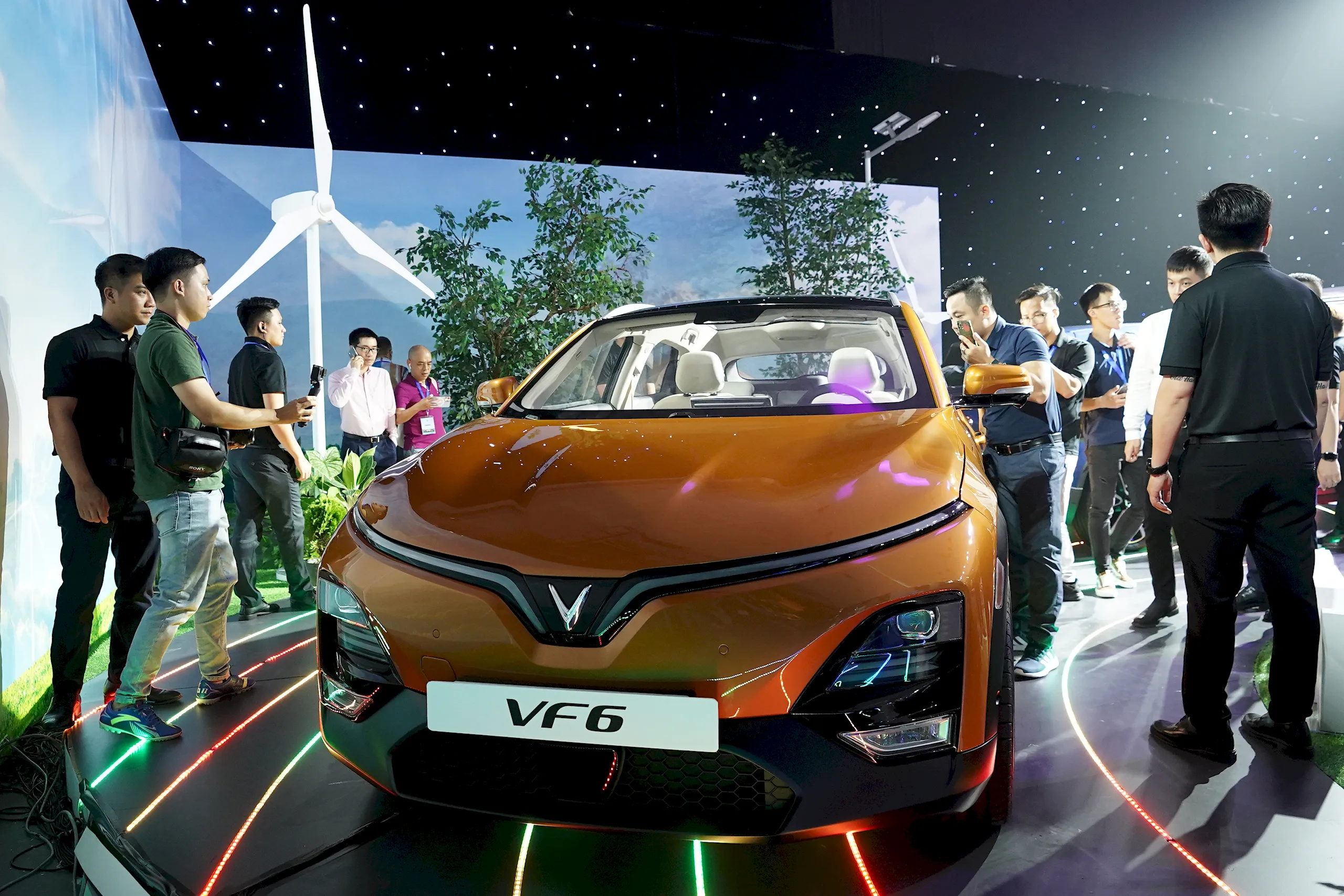 VinFast ra mắt ô tô điện VF 3, VF 6, VF 7 và xe đạp điện tại thị trường Việt Nam