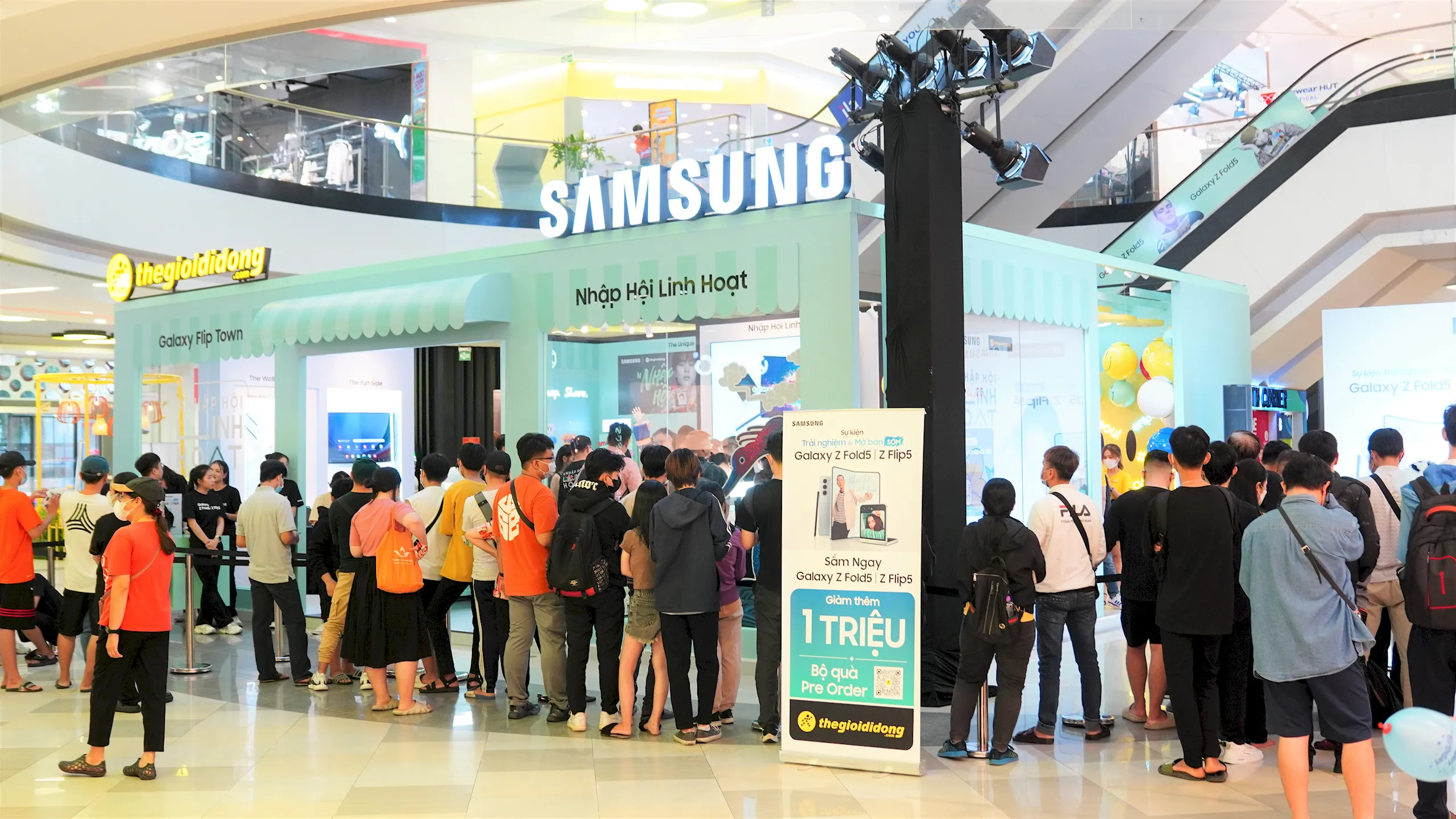 Thế Giới Di Động đồng loạt mở bán sớm bộ đôi Samsung Galaxy Z Fold5 /Z Flip5 tại 14 địa điểm trên toàn quốc