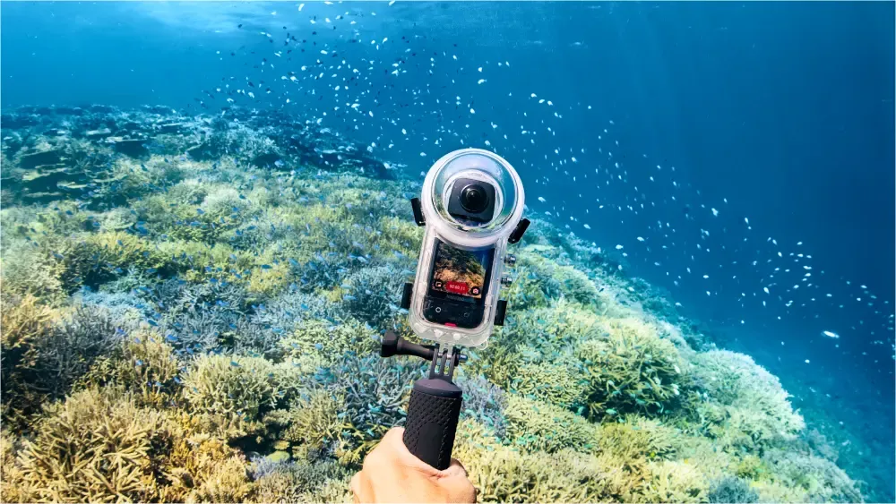 Insta360 ra mắt gói combo Insta360 X3 Invisible Dive Kit với case lặn được cải tiến ghi hình dưới nước tốt hơn
