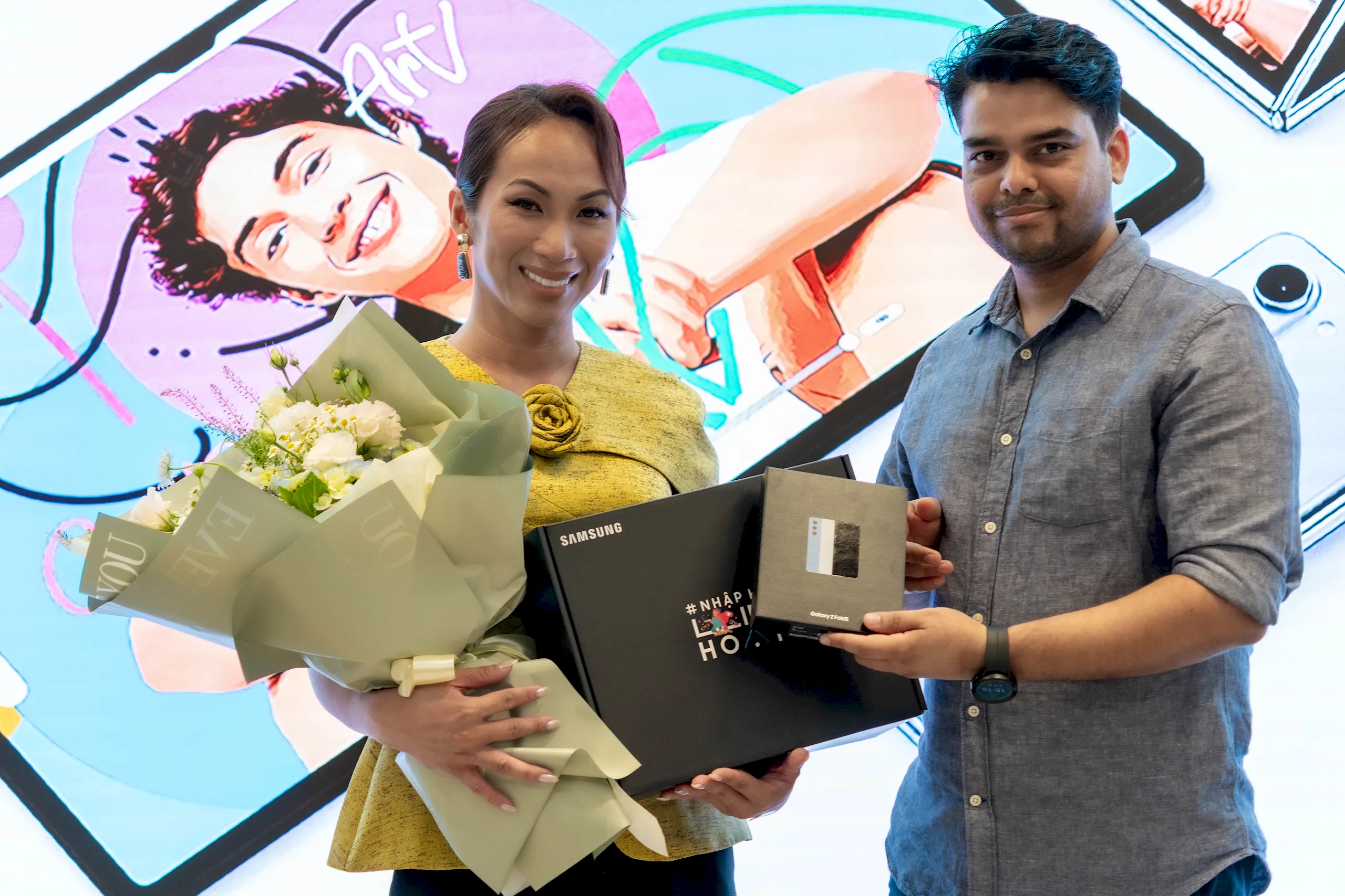 Người dùng Việt hào hứng “Nhập Hội Linh Hoạt” nhận hàng sớm bộ đôi Galaxy Z5 Series