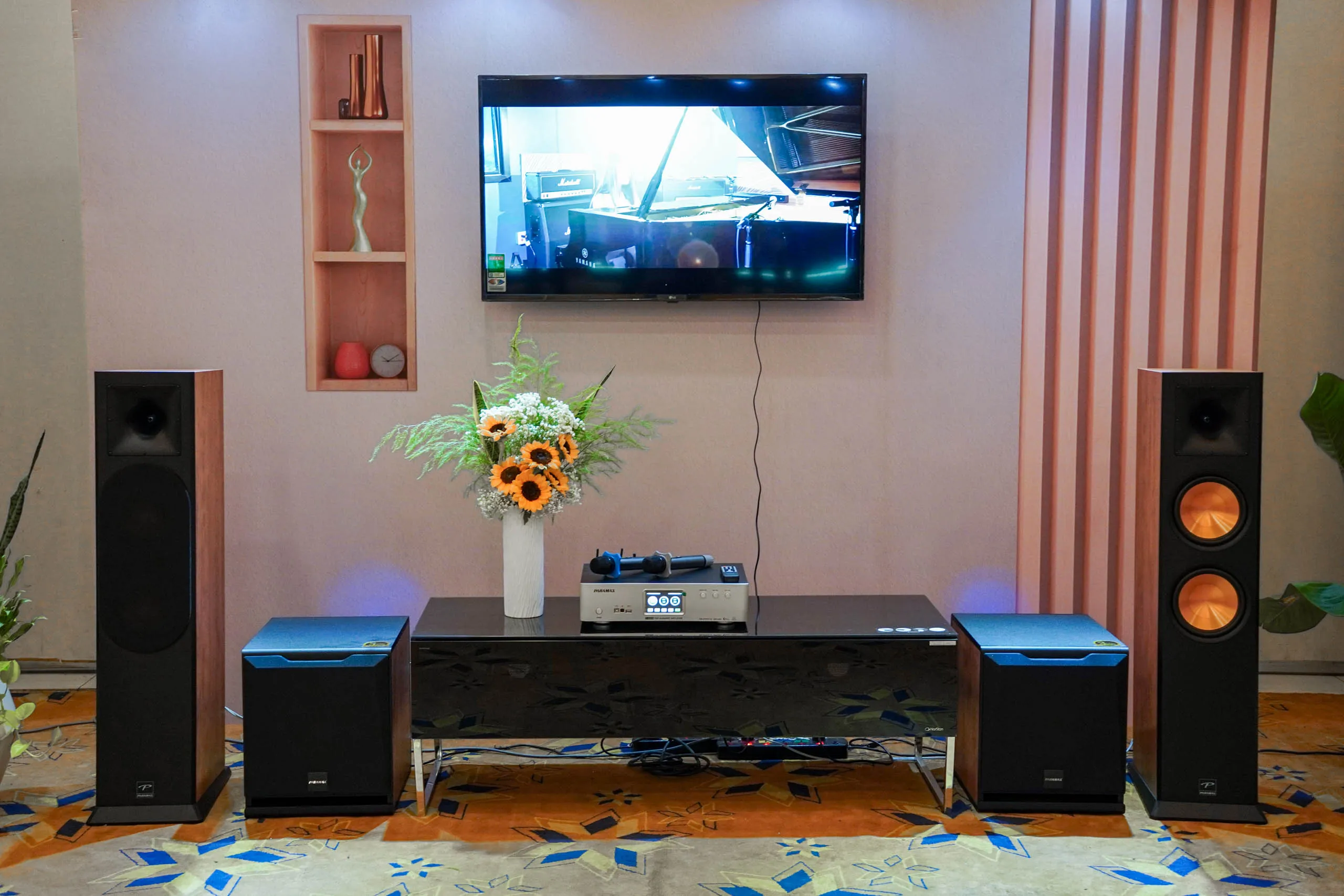 PARAMAX ra mắt Amply tích hợp vang số Z-A450 cùng loa đứng Hi-Fi EURO 8 series tại sự kiện “Tinh hoa công nghệ”