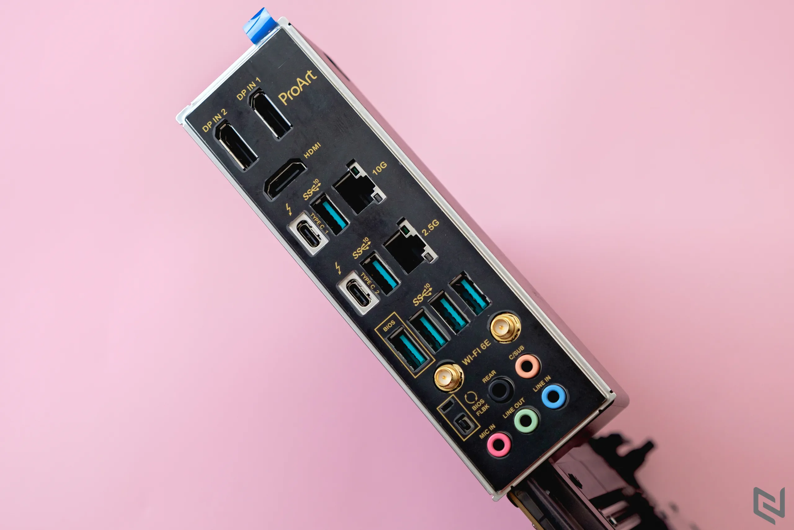 Trên tay bo mạch chủ ASUS ProArt Z790-CREATOR WIFI: Đẹp tinh tế và hiệu năng mạnh mẽ, nhiều cổng kết nối tốc độ cao