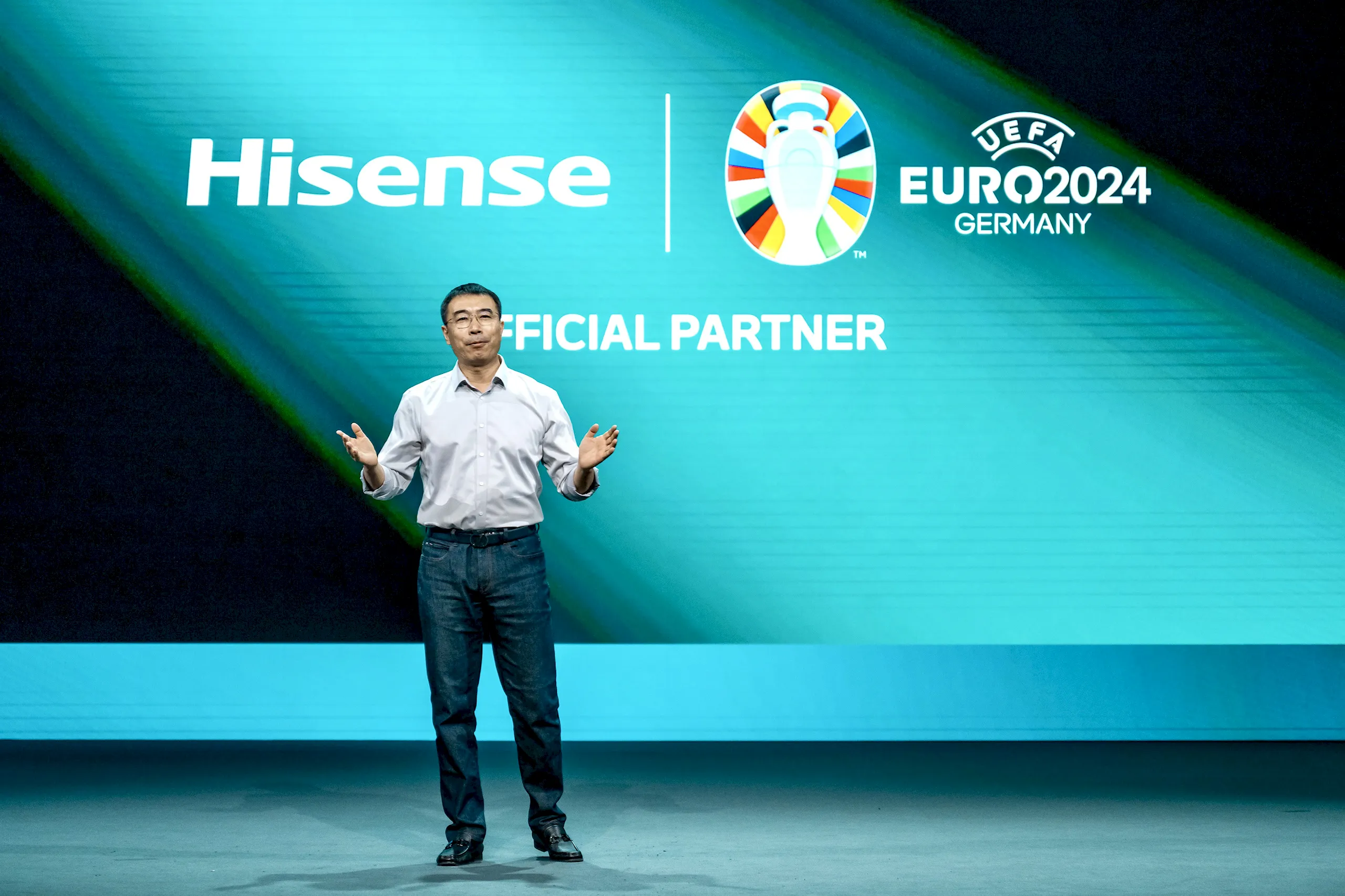 Tập đoàn Hisense chính thức trở thành đối tác chiến lược của Liên đoàn Bóng đá Châu Âu, tiếp tục tài trợ cho Giải bóng đá vô địch châu Âu 2024