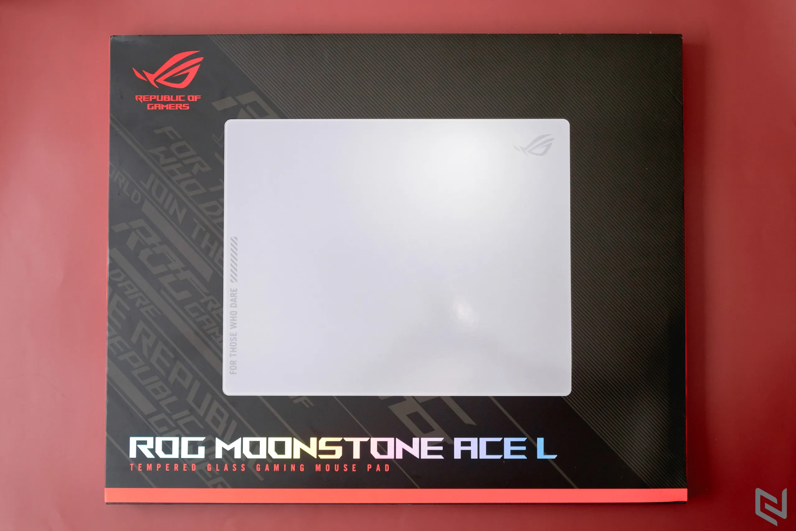 Đánh giá lót chuột ASUS ROG Moonstone Ace L: Kính cường lực cao cấp, bề mặt di chuột siêu mượt và kích thước lớn