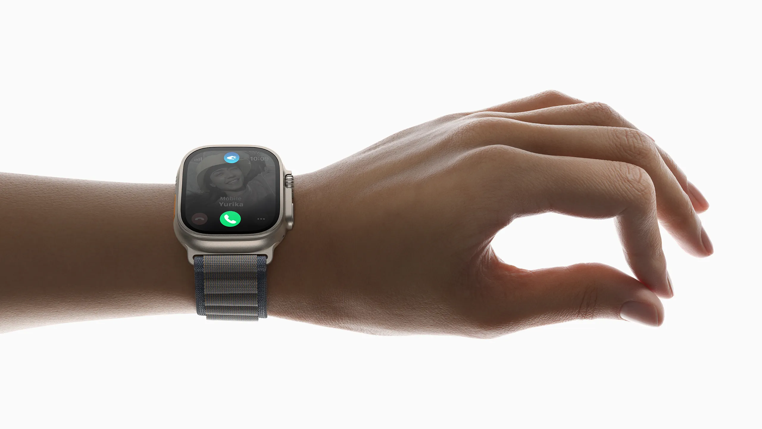Ảnh từ FCC cho thấy một nguyên mẫu Apple Watch Ultra với mặt lưng gốm đen