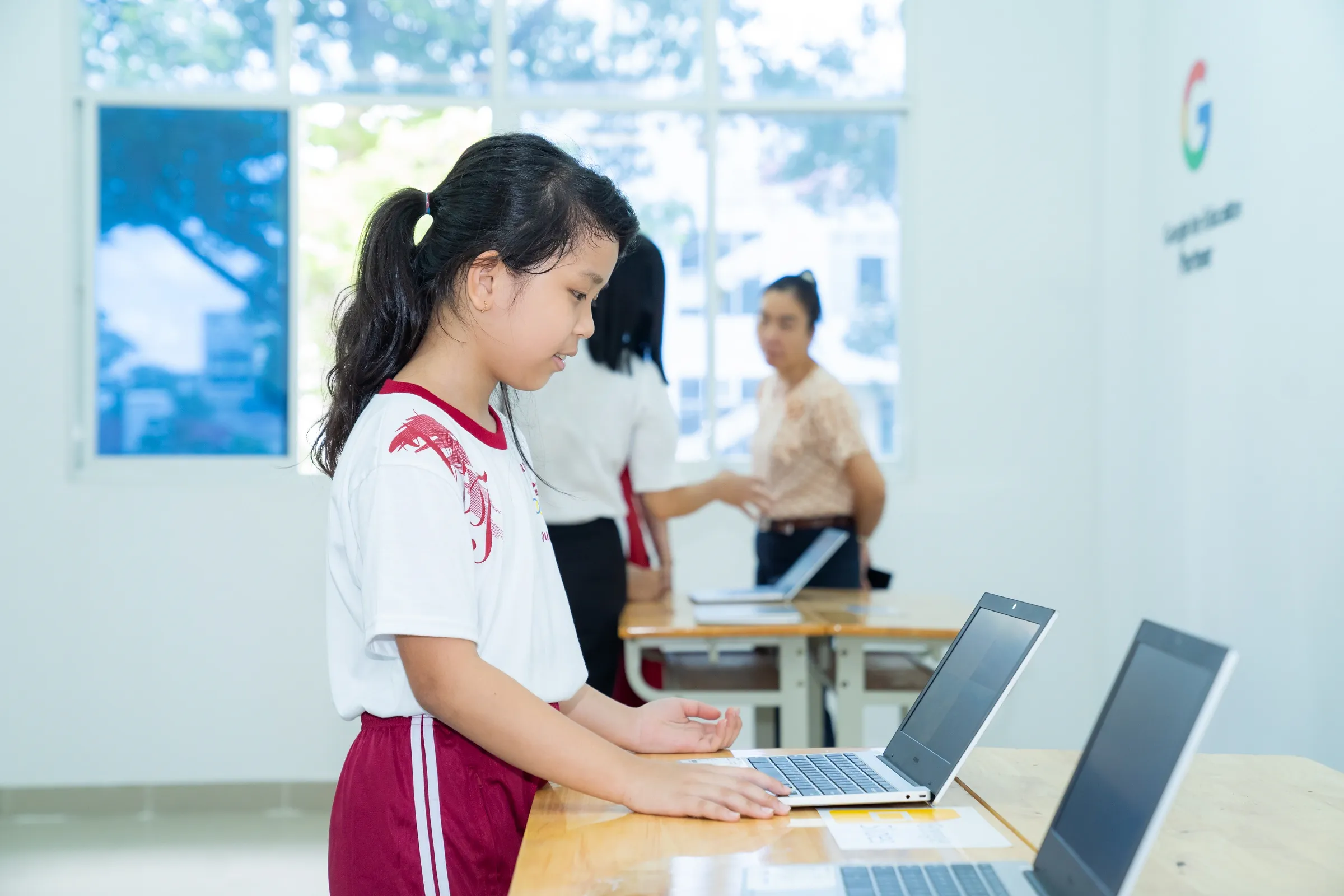 Galaxy Chromebook Go ra mắt: Công cụ đồng hành đắc lực cho giáo dục hiện đại