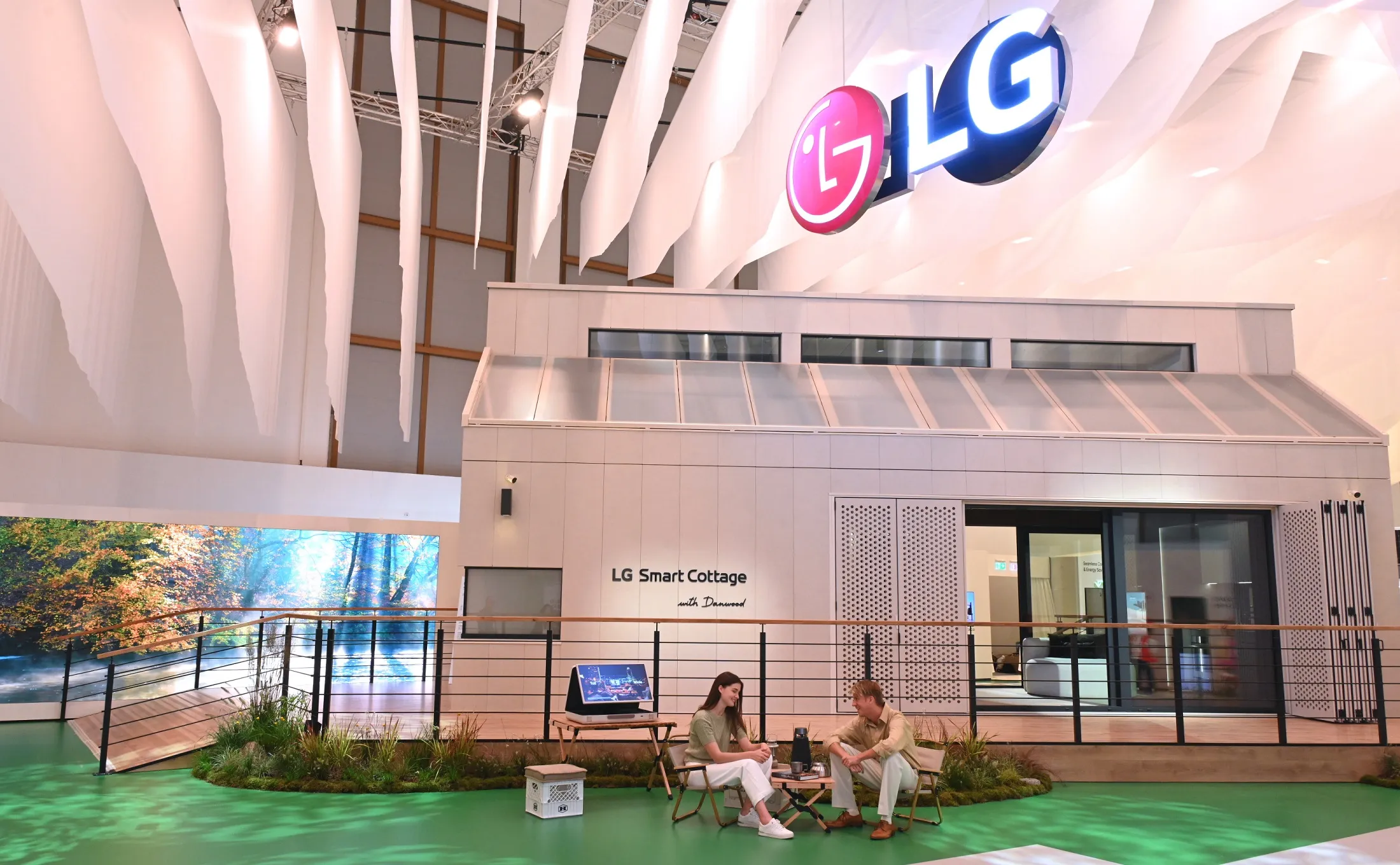 LG giới thiệu “Ngôi làng bền vững” tại IFA 2023: Loạt thiết bị, giải pháp cao cấp hướng đến tương lai xanh