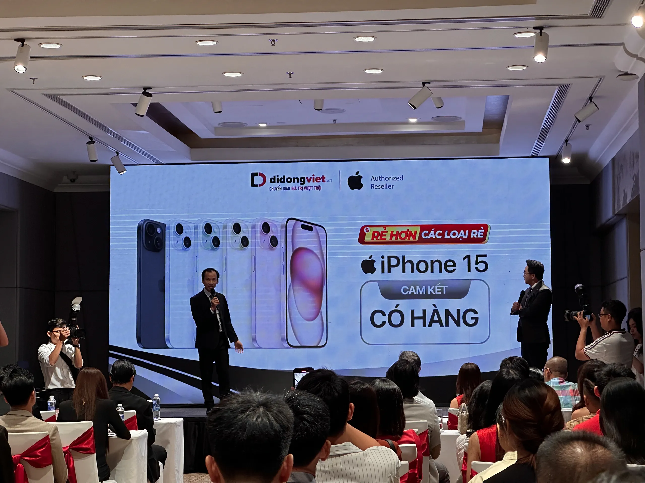 Di Động Việt mở bán sớm, trả máy tất cả khách hàng đặt cọc iPhone 15 series