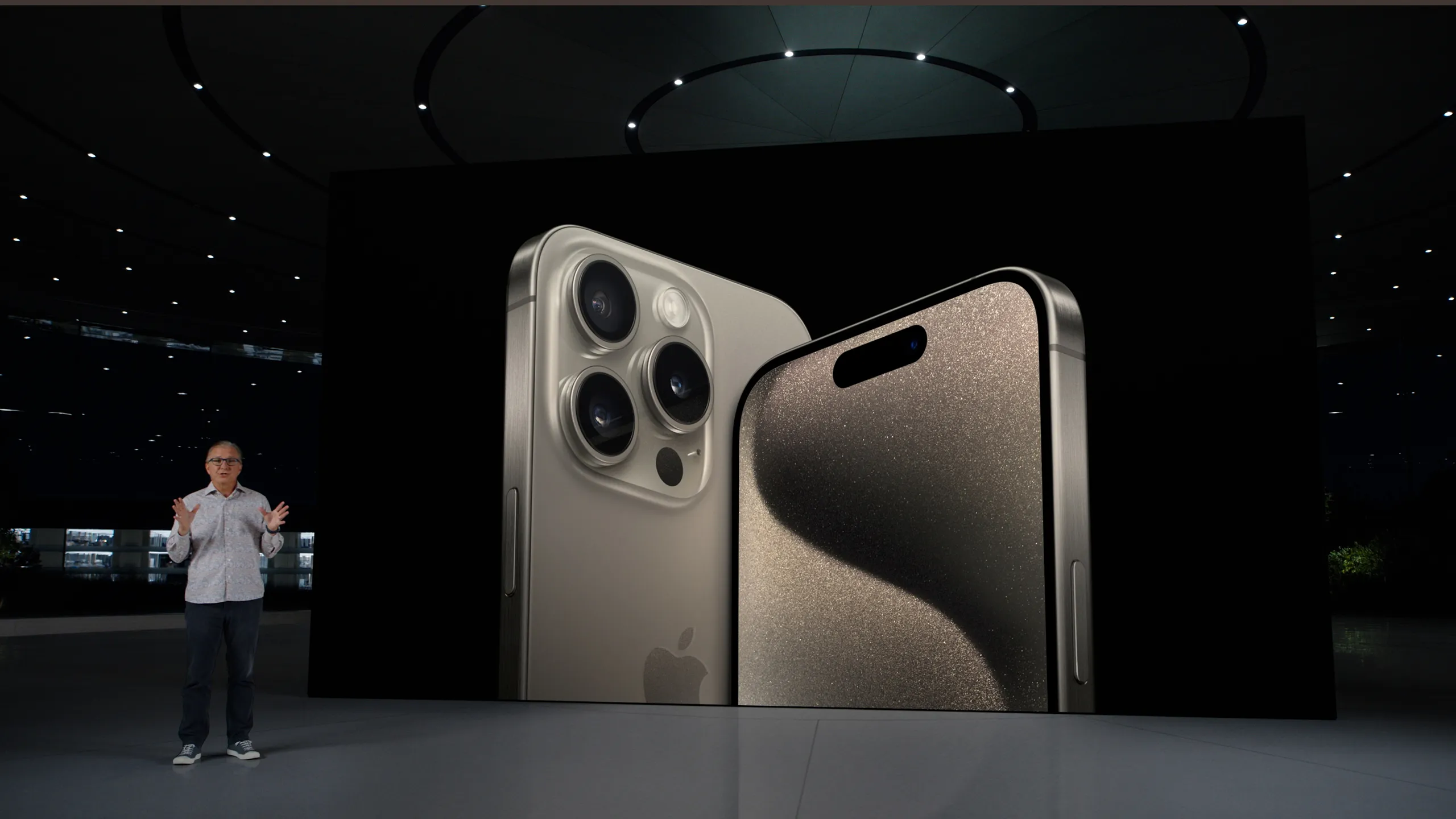 Apple ra mắt iPhone 15 Pro và iPhone 15 Pro Max: Nút Action Button mới, chất liệu hợp kim titan và trang bị chip A17 Pro