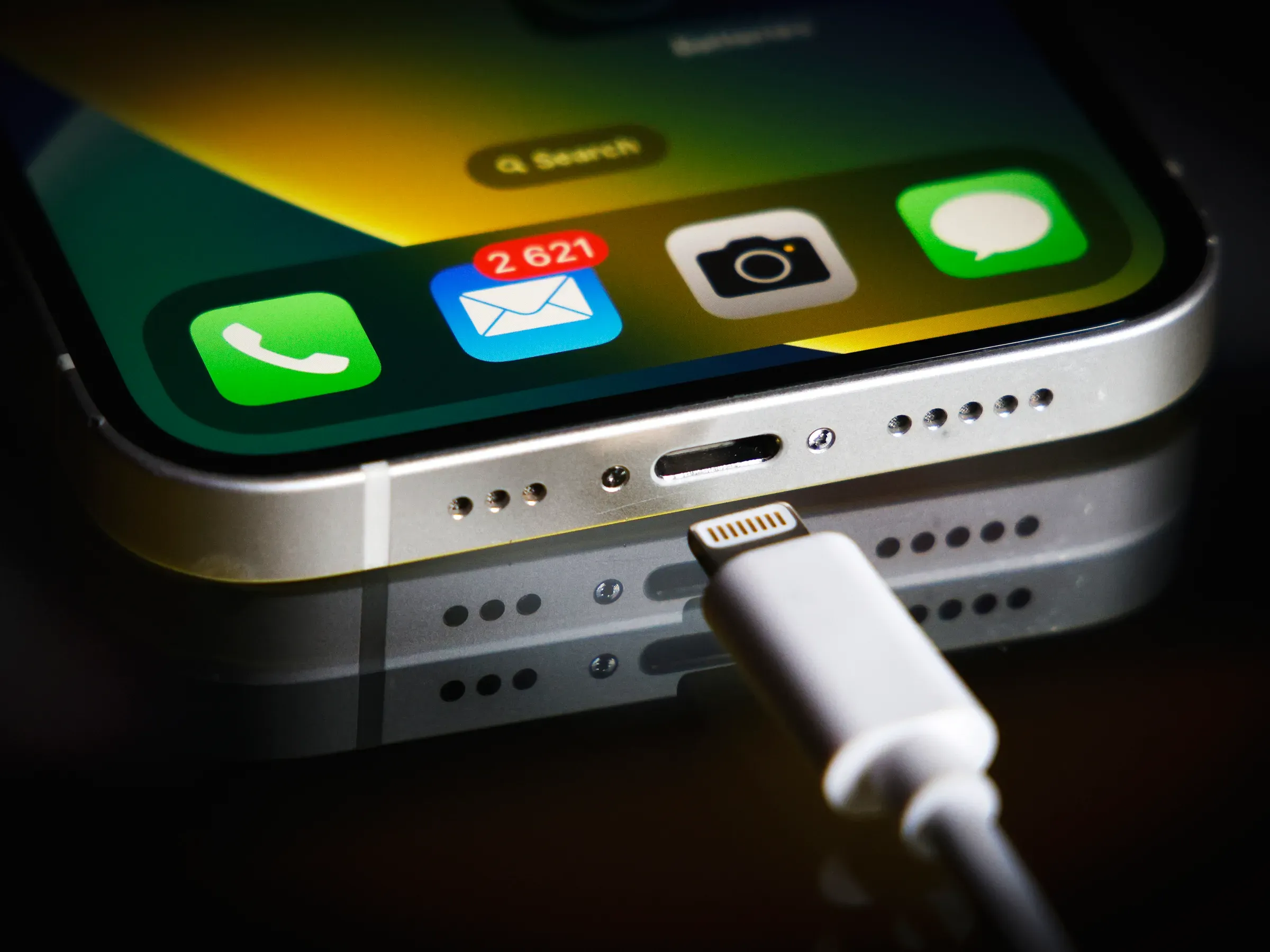 Táo Khuyết nhập hội USB-C trên thế hệ smartphone thứ 15, cổng Lightning trở thành gánh nặng môi trường!