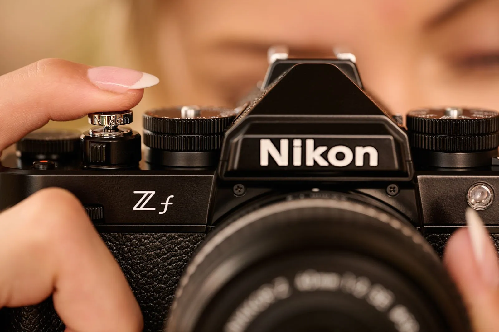 Nikon ra mắt máy ảnh Nikon Zf với thiết kế cổ điển, tích hợp lấy nét AF nhiều chủ thể và cảm biến full frame 24.5MP