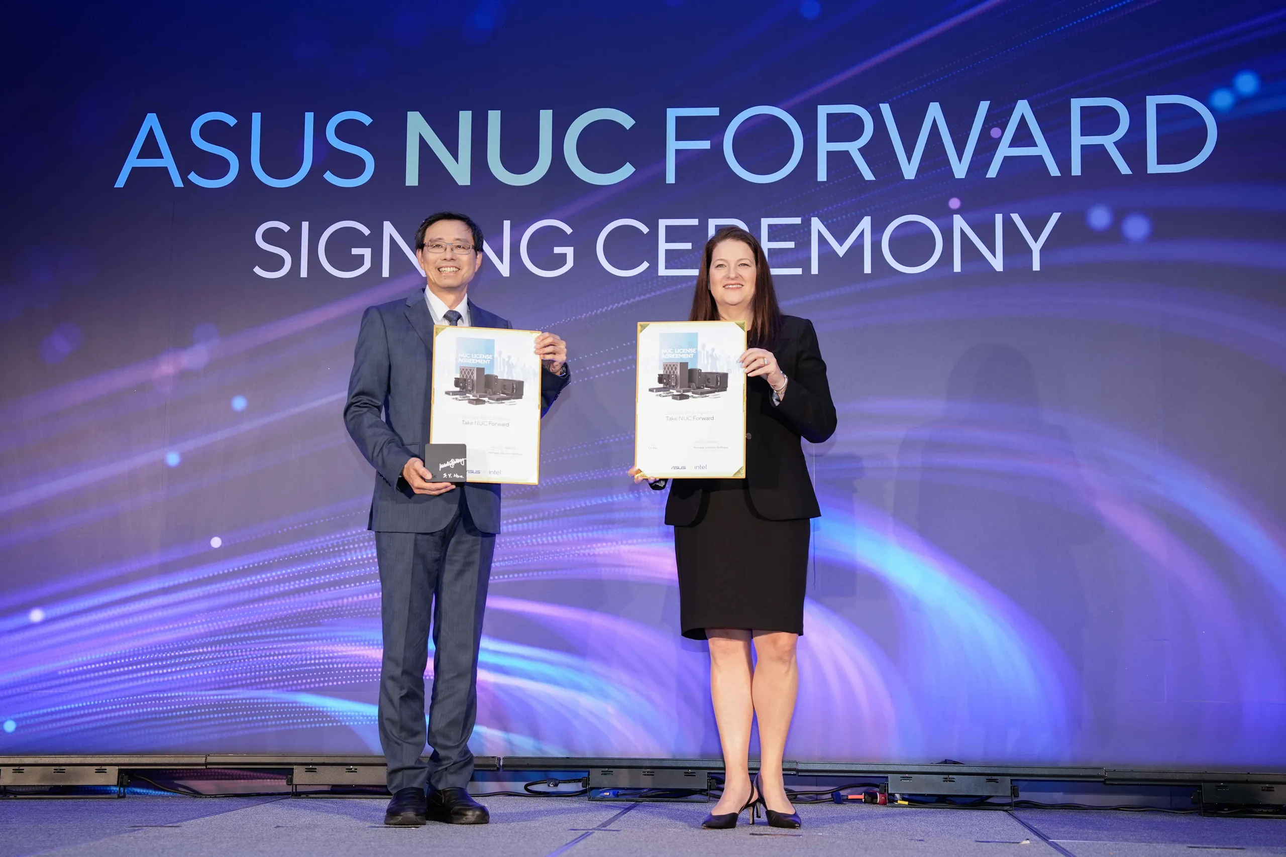 ASUS và Intel chính thức ký kết sản xuất và kinh doanh dòng sản phẩm Intel NUC