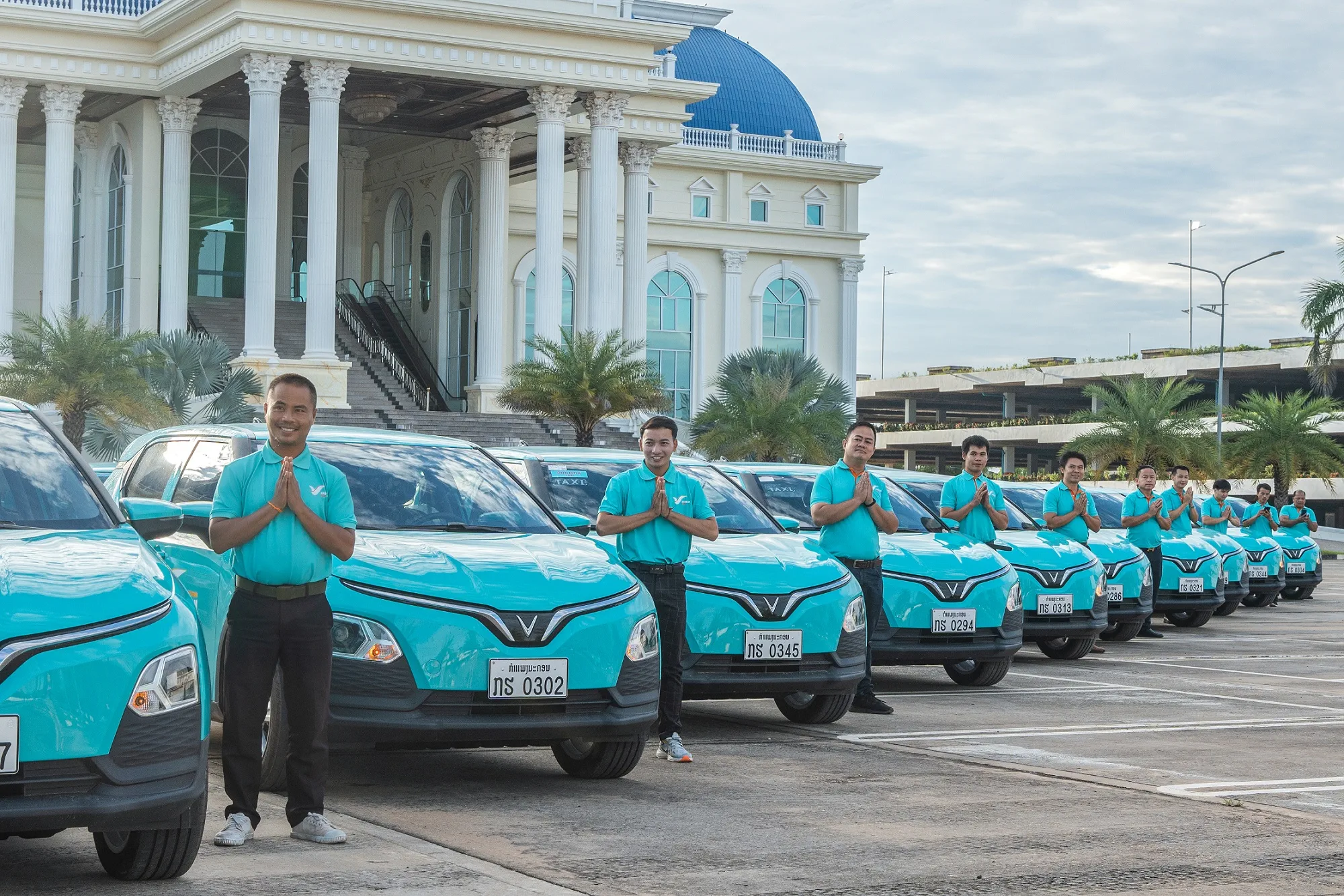Taxi điện Xanh SM chính thức khai trương tại Lào
