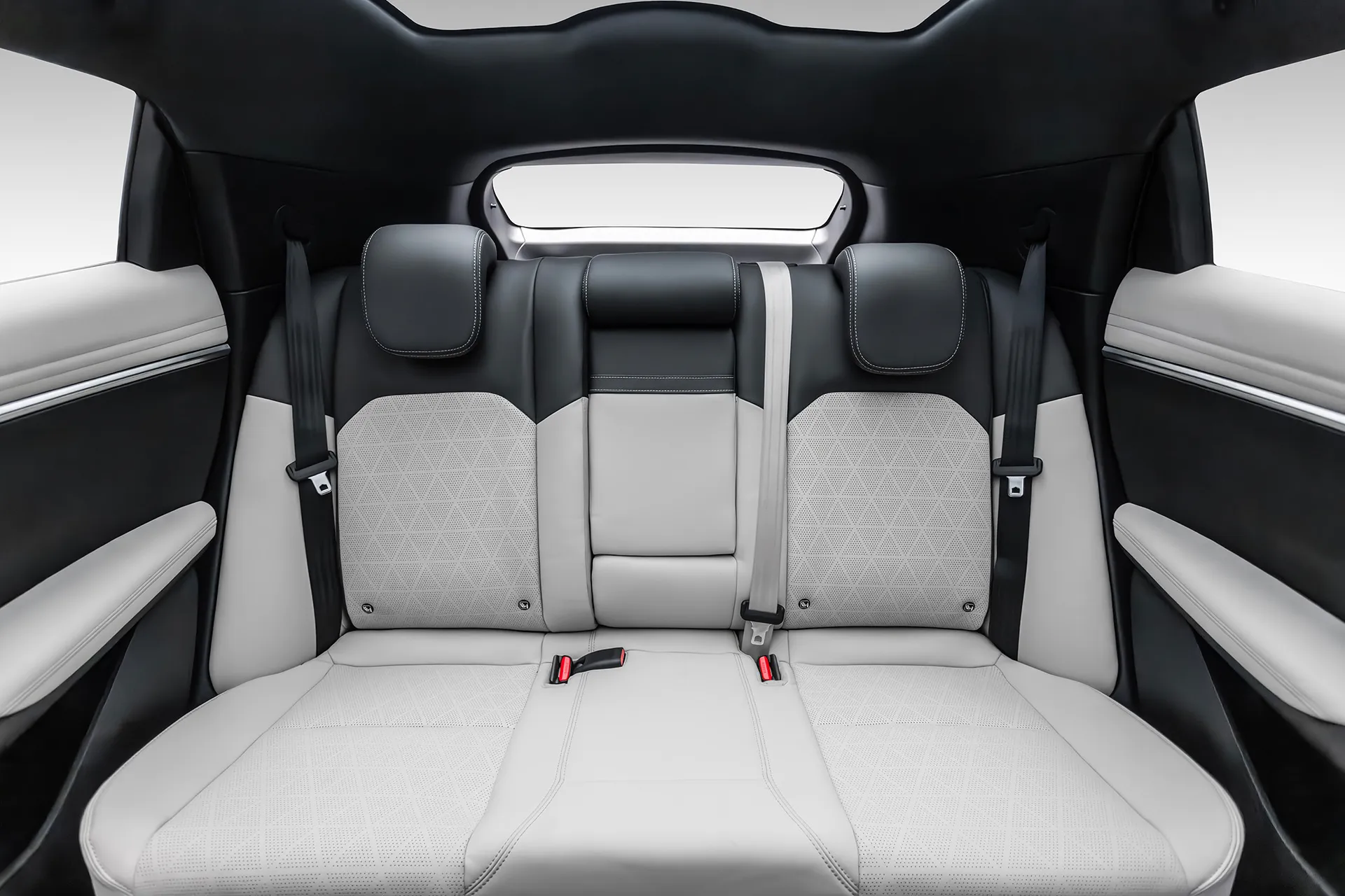 VinFast VF 7 chính thức ra mắt: Mẫu SUV điện cỡ C giá từ 850 triệu