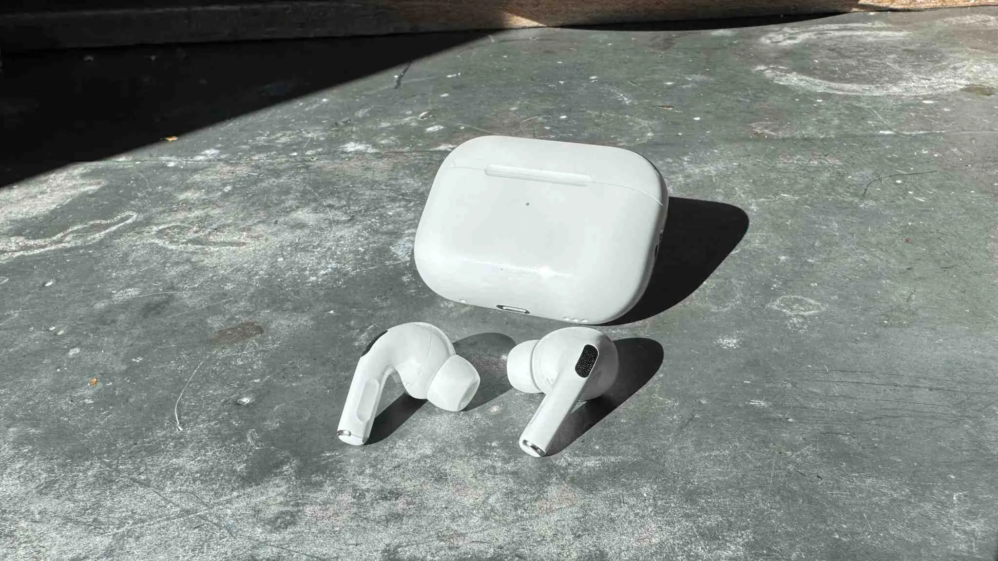 Cách vệ sinh AirPods Pro và hộp sạc đúng cách, những lưu ý khi vệ sinh những chiếc tai nghe này