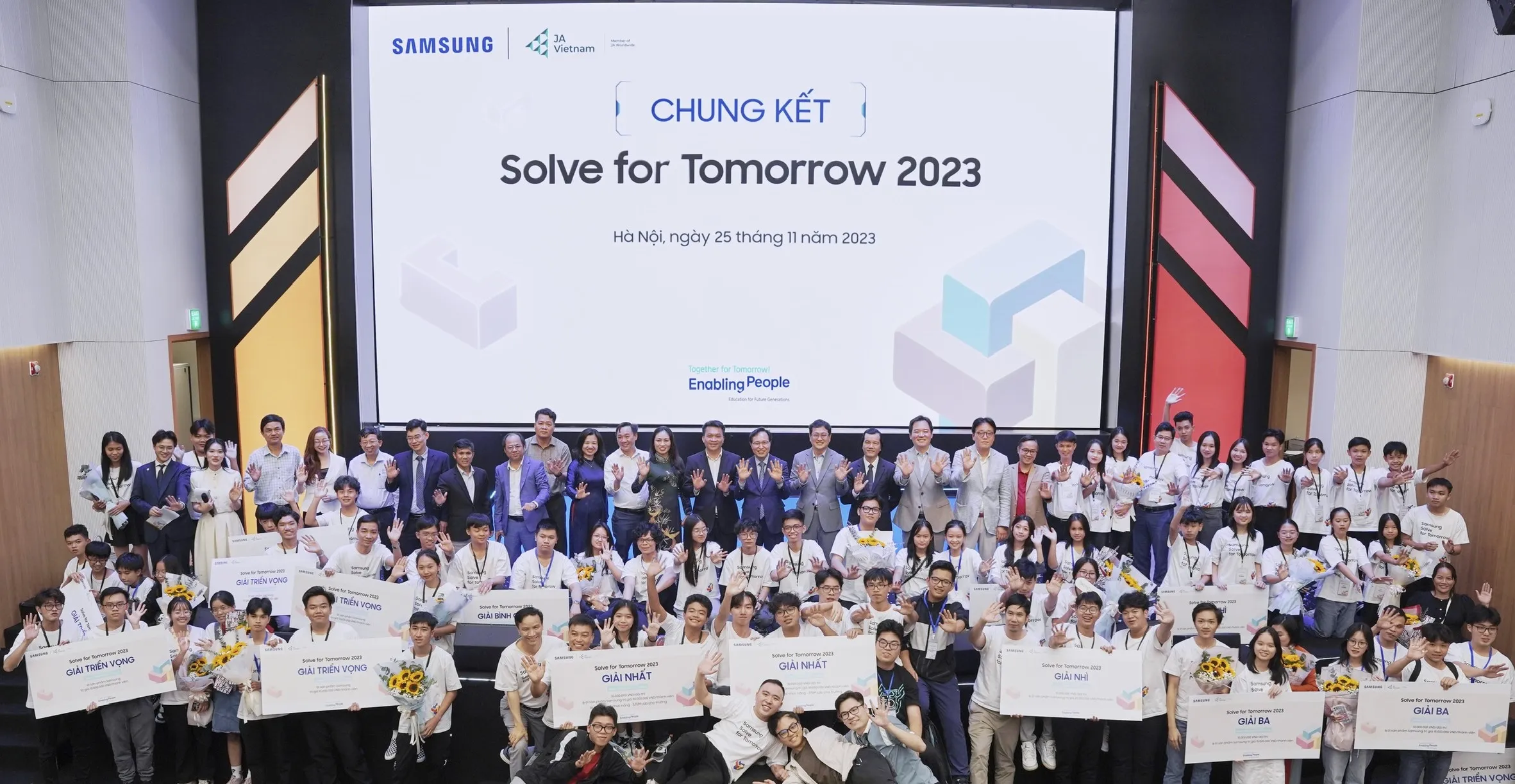 Solve for Tomorrow 2023: 10 dự án sáng tạo công nghệ xuất sắc