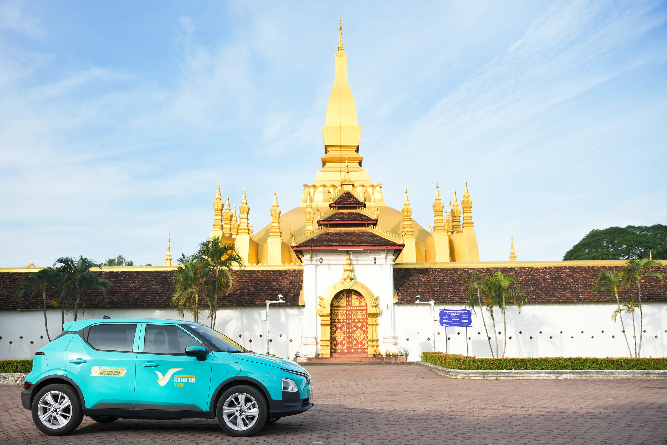 Taxi điện Xanh SM Lào bắt đầu hoạt động, tạo cơ hội việc làm cho hàng nghìn lao động địa phương